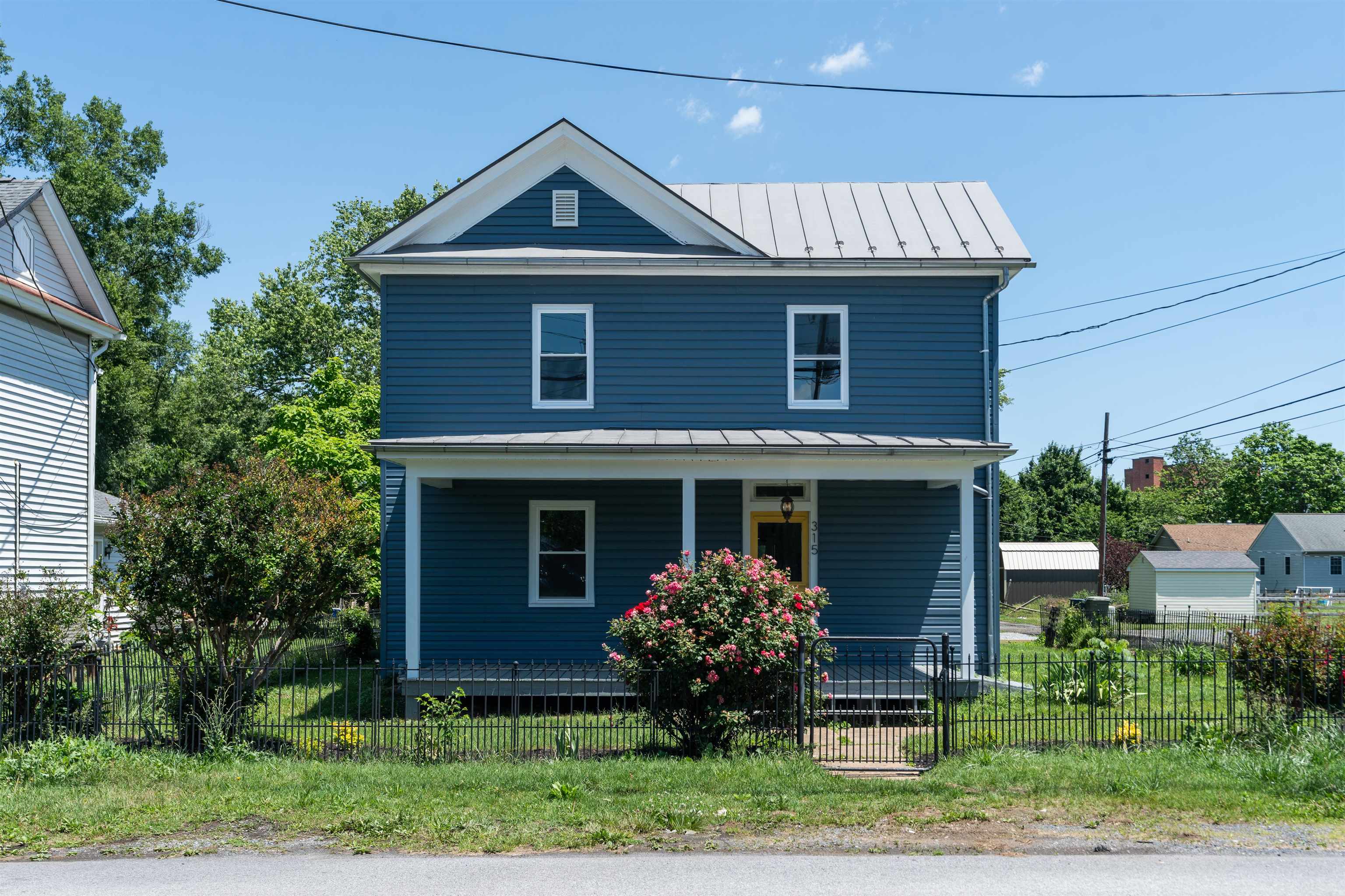 315 W 12TH ST, WAYNESBORO, Virginia 22980, 3 Bedrooms Bedrooms, ,2 BathroomsBathrooms,Residential,315 W 12TH ST,678103 MLS # 678103
