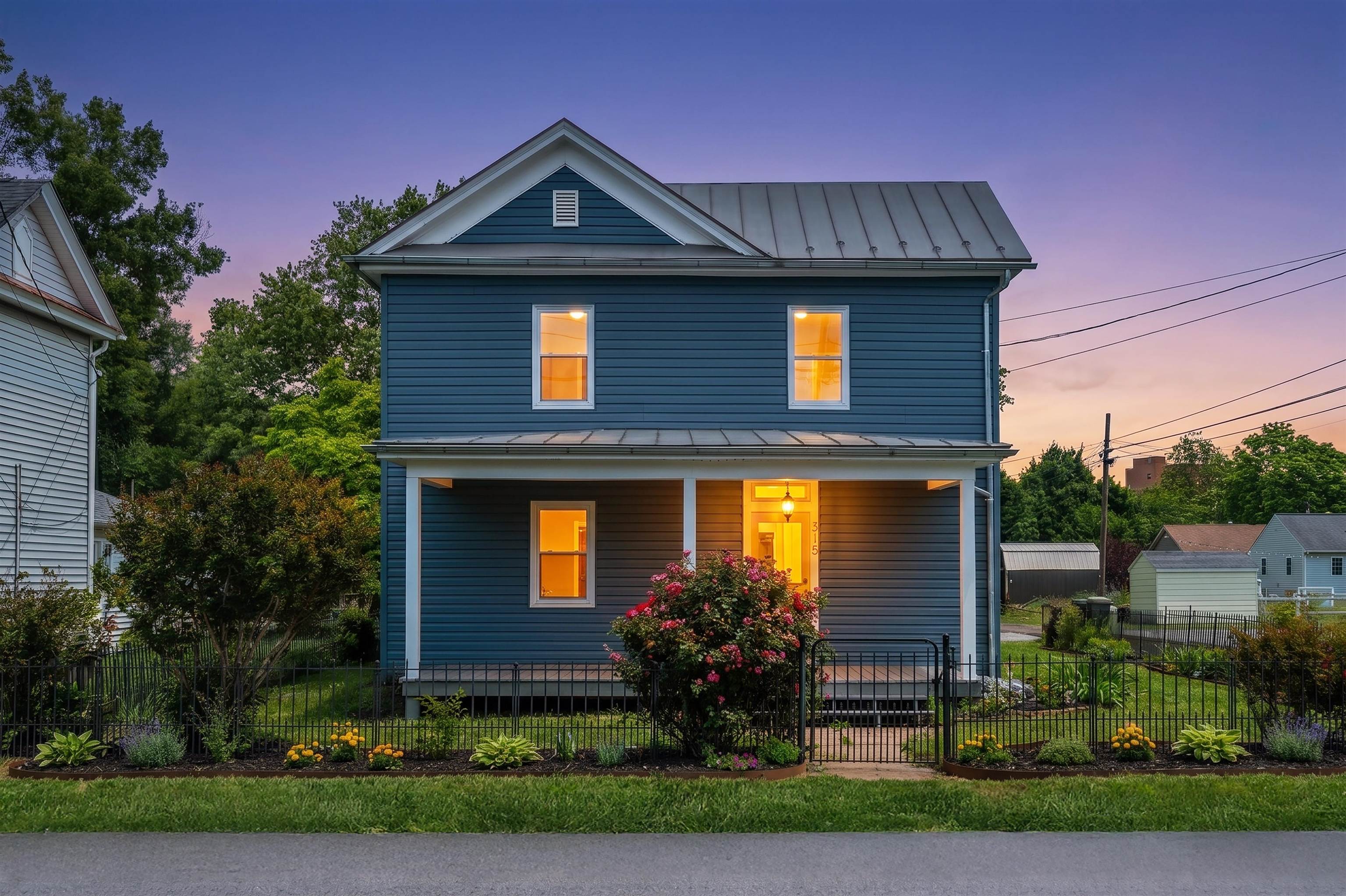 315 W 12TH ST, WAYNESBORO, Virginia 22980, 3 Bedrooms Bedrooms, ,2 BathroomsBathrooms,Residential,315 W 12TH ST,678103 MLS # 678103