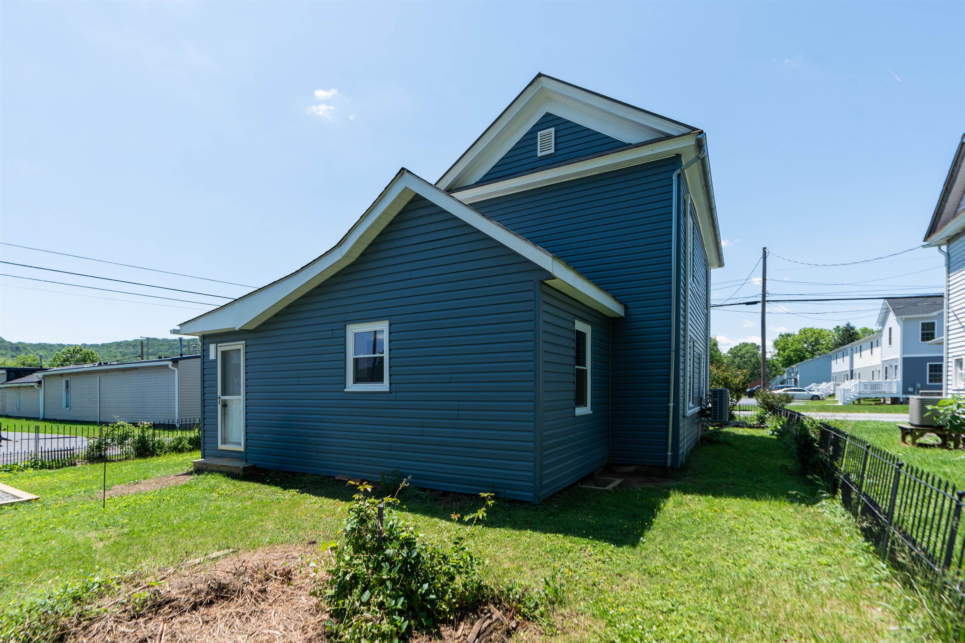 315 W 12TH ST, WAYNESBORO, Virginia 22980, 3 Bedrooms Bedrooms, ,2 BathroomsBathrooms,Residential,315 W 12TH ST,678103 MLS # 678103