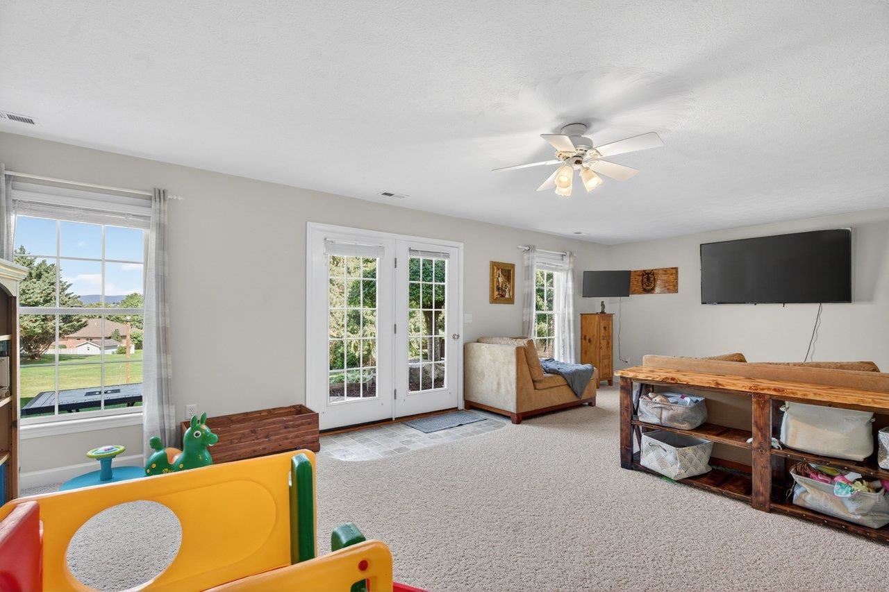 836 WILD CHERRY LN, ROCKINGHAM, Virginia 22801, 4 Bedrooms Bedrooms, ,3 BathroomsBathrooms,Residential,836 WILD CHERRY LN,678115 MLS # 678115
