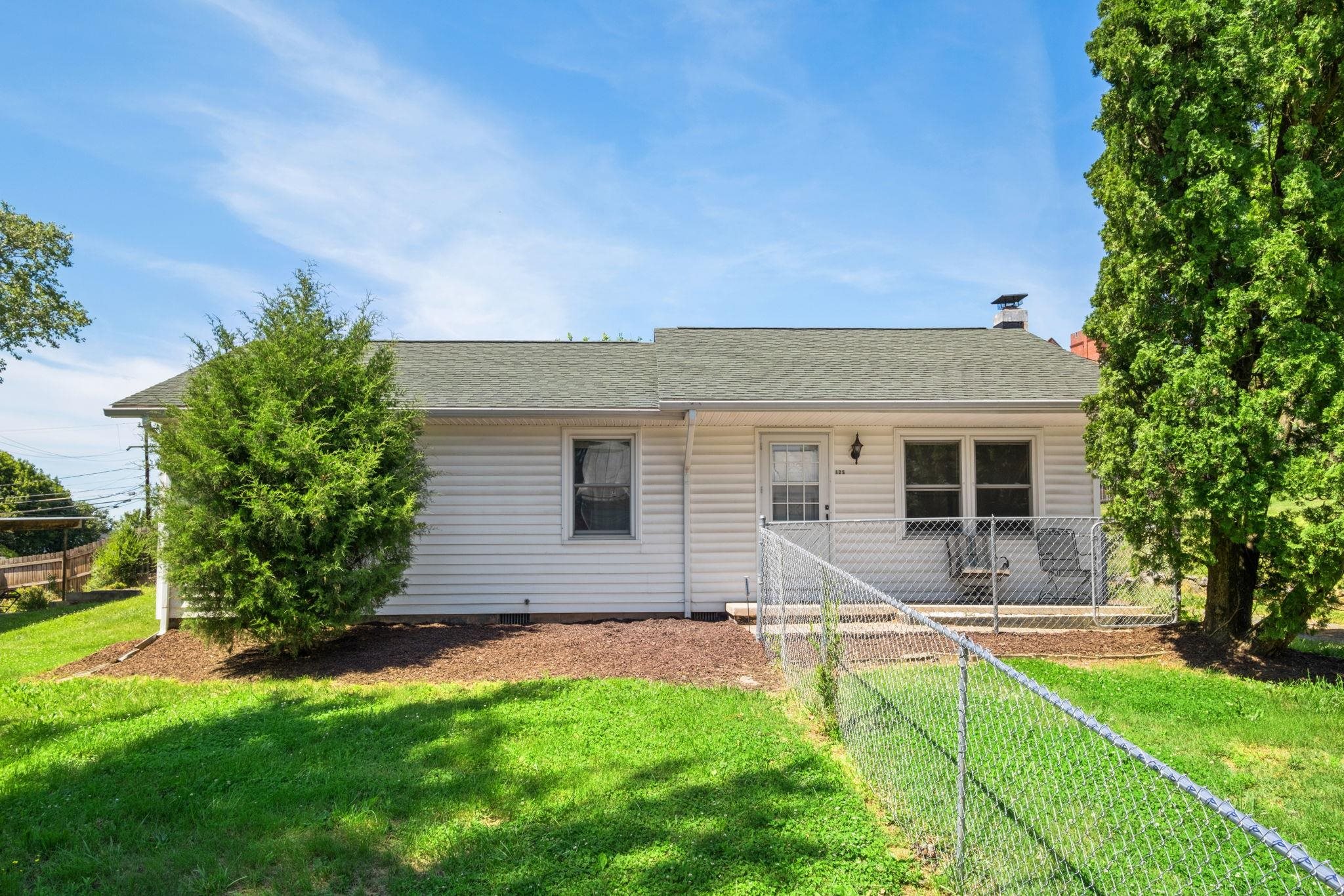 125 E RIVERSIDE DR, TIMBERVILLE, Virginia 22853, 3 Bedrooms Bedrooms, ,1 BathroomBathrooms,Residential,Timberville Starter,125 E RIVERSIDE DR,678117 MLS # 678117