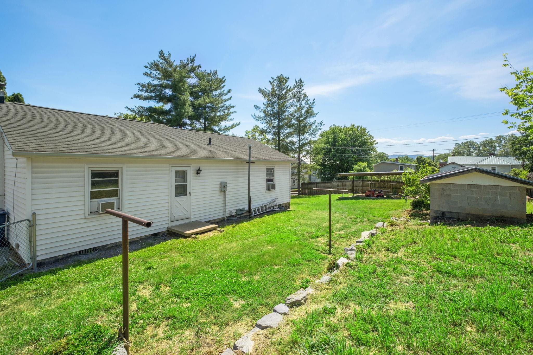 125 E RIVERSIDE DR, TIMBERVILLE, Virginia 22853, 3 Bedrooms Bedrooms, ,1 BathroomBathrooms,Residential,Timberville Starter,125 E RIVERSIDE DR,678117 MLS # 678117 125 E RIVERSIDE DR, TIMBERVILLE, Virginia 22853, 3 Bedrooms Bedrooms, ,1 BathroomBathrooms,Residential,Timberville Starter,125 E RIVERSIDE DR,678117 MLS # 678117