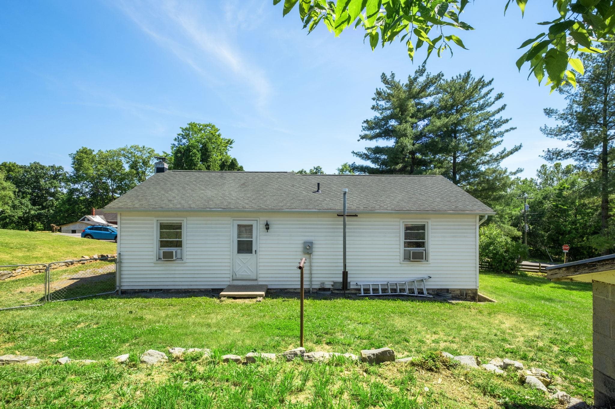 125 E RIVERSIDE DR, TIMBERVILLE, Virginia 22853, 3 Bedrooms Bedrooms, ,1 BathroomBathrooms,Residential,Timberville Starter,125 E RIVERSIDE DR,678117 MLS # 678117 125 E RIVERSIDE DR, TIMBERVILLE, Virginia 22853, 3 Bedrooms Bedrooms, ,1 BathroomBathrooms,Residential,Timberville Starter,125 E RIVERSIDE DR,678117 MLS # 678117