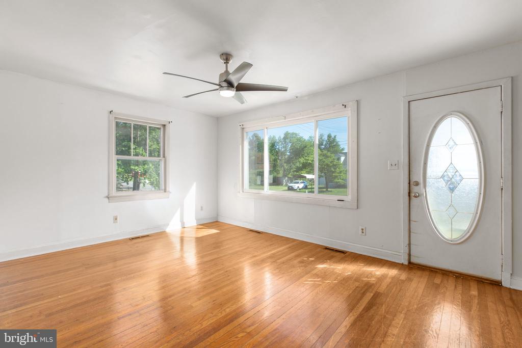 117 HILL ST, FREDERICKSBURG, Virginia 22408, 4 Bedrooms Bedrooms, ,2 BathroomsBathrooms,Residential,117 HILL ST,VASP2042604 MLS # VASP2042604