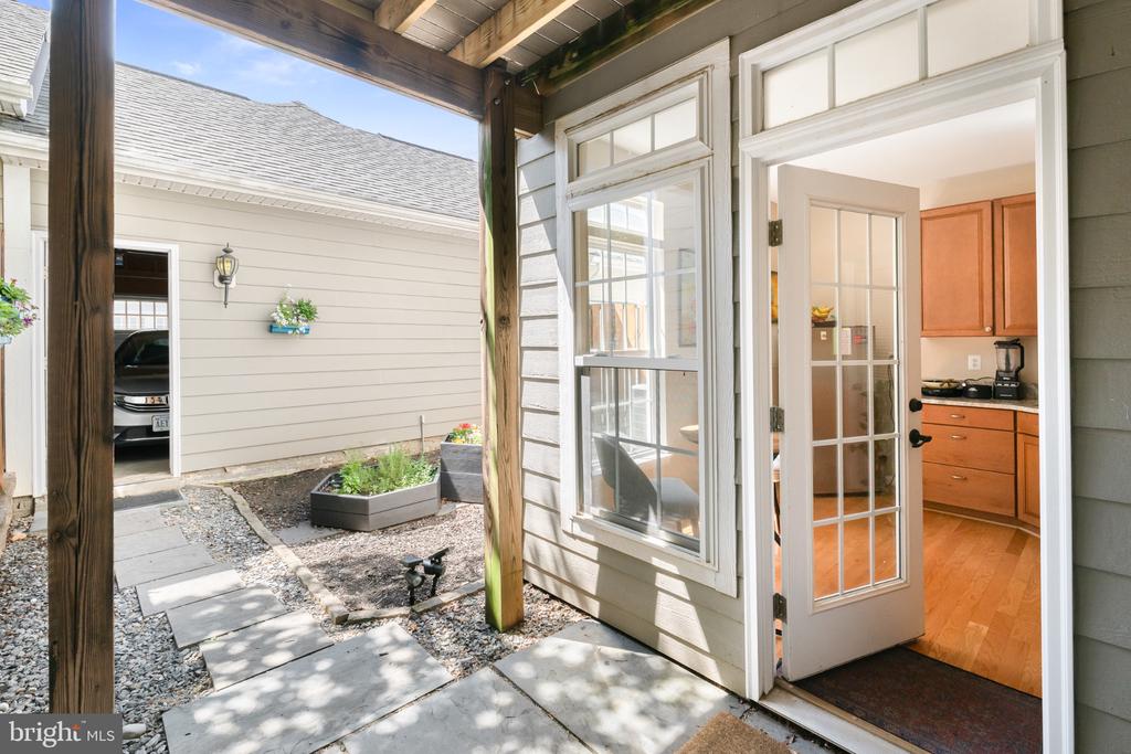 920 BING LN, CHARLOTTESVILLE, Virginia 22903, 3 Bedrooms Bedrooms, ,3 BathroomsBathrooms,Residential,920 BING LN,VACO2000236 MLS # VACO2000236