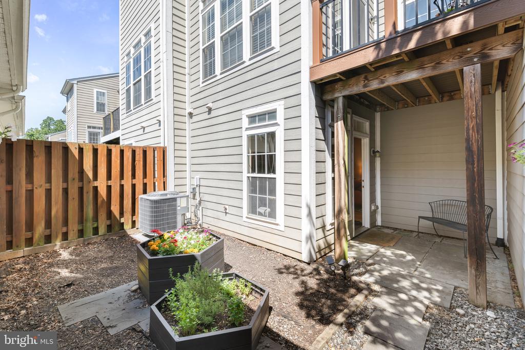920 BING LN, CHARLOTTESVILLE, Virginia 22903, 3 Bedrooms Bedrooms, ,3 BathroomsBathrooms,Residential,920 BING LN,VACO2000236 MLS # VACO2000236
