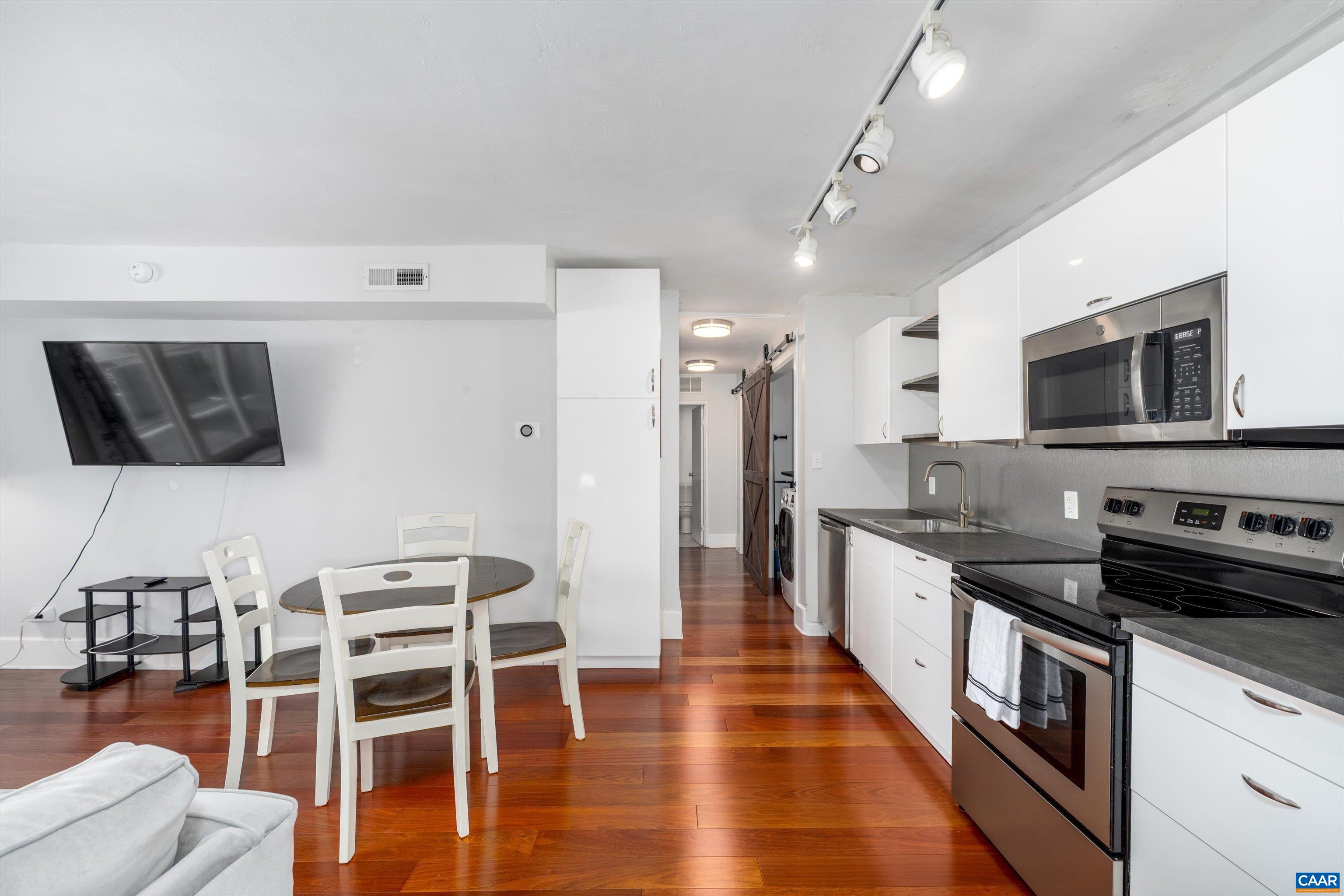 1800 JEFFERSON PARK AVE, CHARLOTTESVILLE, Virginia 22903, 2 Bedrooms Bedrooms, ,1 BathroomBathrooms,Residential,1800 JEFFERSON PARK AVE,678022 MLS # 678022 1800 JEFFERSON PARK AVE, CHARLOTTESVILLE, Virginia 22903, 2 Bedrooms Bedrooms, ,1 BathroomBathrooms,Residential,1800 JEFFERSON PARK AVE,678022 MLS # 678022