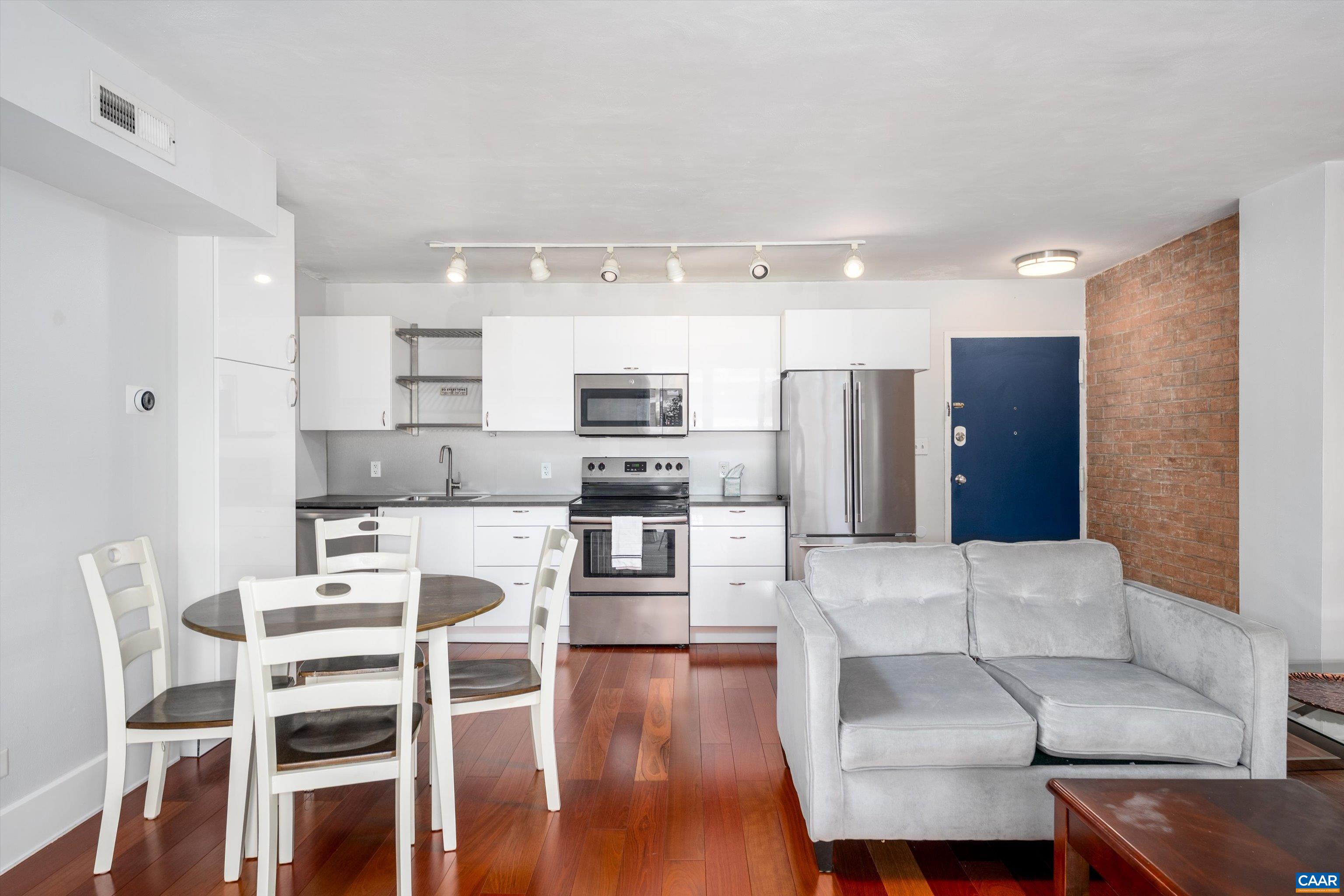 1800 JEFFERSON PARK AVE, CHARLOTTESVILLE, Virginia 22903, 2 Bedrooms Bedrooms, ,1 BathroomBathrooms,Residential,1800 JEFFERSON PARK AVE,678022 MLS # 678022 1800 JEFFERSON PARK AVE, CHARLOTTESVILLE, Virginia 22903, 2 Bedrooms Bedrooms, ,1 BathroomBathrooms,Residential,1800 JEFFERSON PARK AVE,678022 MLS # 678022