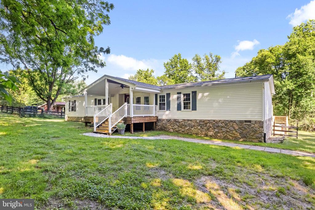 3303 DANBURY CIR, SPOTSYLVANIA, Virginia 22551, 4 Bedrooms Bedrooms, ,3 BathroomsBathrooms,Residential,3303 DANBURY CIR,VASP2041368 MLS # VASP2041368 3303 DANBURY CIR, SPOTSYLVANIA, Virginia 22551, 4 Bedrooms Bedrooms, ,3 BathroomsBathrooms,Residential,3303 DANBURY CIR,VASP2041368 MLS # VASP2041368