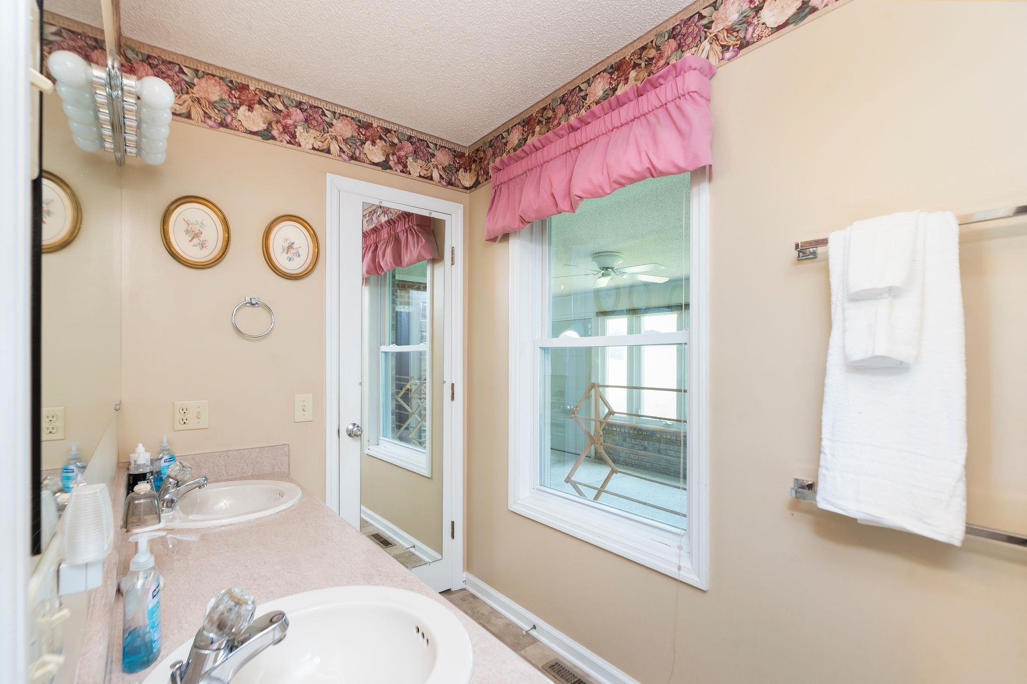 1802 N RIVER RD, MOUNT SOLON, Virginia 22843, 3 Bedrooms Bedrooms, ,2 BathroomsBathrooms,Residential,1802 N RIVER RD,678153 MLS # 678153 1802 N RIVER RD, MOUNT SOLON, Virginia 22843, 3 Bedrooms Bedrooms, ,2 BathroomsBathrooms,Residential,1802 N RIVER RD,678153 MLS # 678153