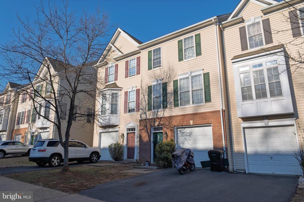 816 FAIRVIEW VILLAGE CT, CULPEPER, Virginia 22701, 3 Bedrooms Bedrooms, ,3 BathroomsBathrooms,Residential,FAIRVIEW VILLAGE,816 FAIRVIEW VILLAGE CT,VACU2012984 MLS # VACU2012984