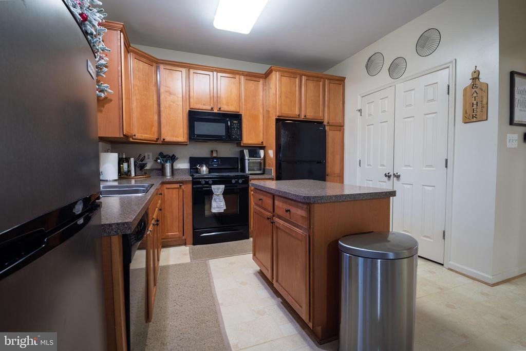 816 FAIRVIEW VILLAGE CT, CULPEPER, Virginia 22701, 3 Bedrooms Bedrooms, ,3 BathroomsBathrooms,Residential,FAIRVIEW VILLAGE,816 FAIRVIEW VILLAGE CT,VACU2012984 MLS # VACU2012984