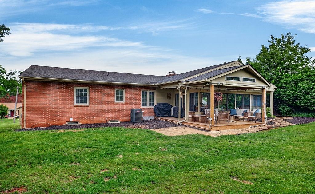 151 SUNSET DR, WAYNESBORO, Virginia 22980, 4 Bedrooms Bedrooms, ,3 BathroomsBathrooms,Residential,151 SUNSET DR,677716 MLS # 677716
