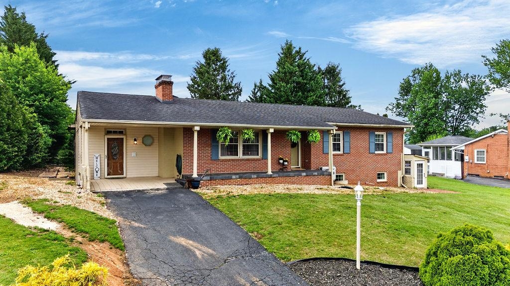 151 SUNSET DR, WAYNESBORO, Virginia 22980, 4 Bedrooms Bedrooms, ,3 BathroomsBathrooms,Residential,151 SUNSET DR,677716 MLS # 677716