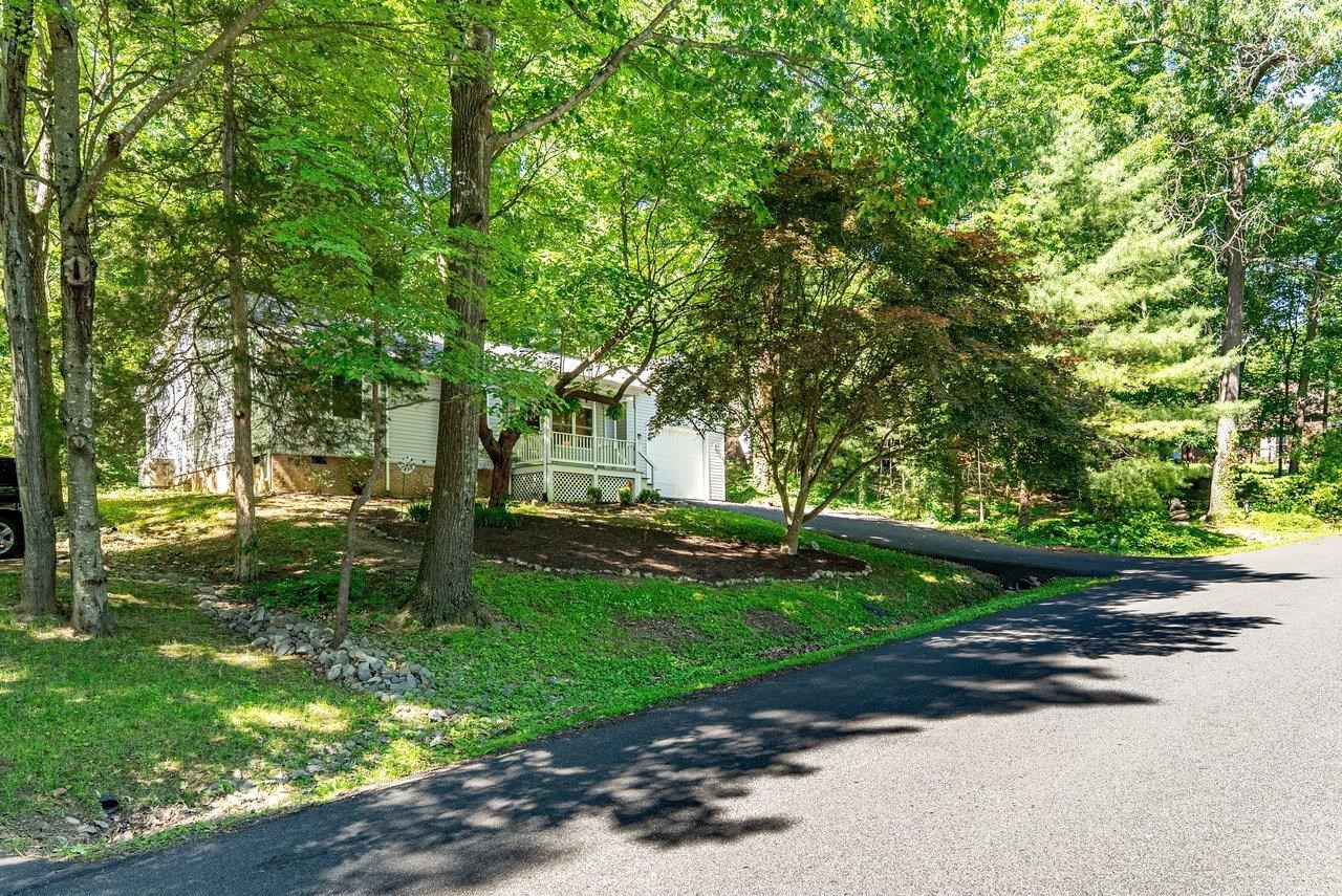 601 FLOWER DR, MCGAHEYSVILLE, Virginia 22840, 3 Bedrooms Bedrooms, ,2 BathroomsBathrooms,Residential,601 FLOWER DR,678196 MLS # 678196 601 FLOWER DR, MCGAHEYSVILLE, Virginia 22840, 3 Bedrooms Bedrooms, ,2 BathroomsBathrooms,Residential,601 FLOWER DR,678196 MLS # 678196