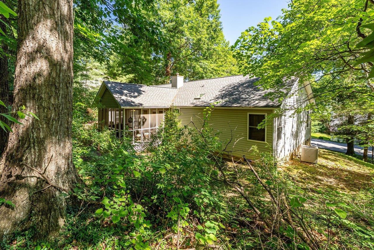 601 FLOWER DR, MCGAHEYSVILLE, Virginia 22840, 3 Bedrooms Bedrooms, ,2 BathroomsBathrooms,Residential,601 FLOWER DR,678196 MLS # 678196 601 FLOWER DR, MCGAHEYSVILLE, Virginia 22840, 3 Bedrooms Bedrooms, ,2 BathroomsBathrooms,Residential,601 FLOWER DR,678196 MLS # 678196