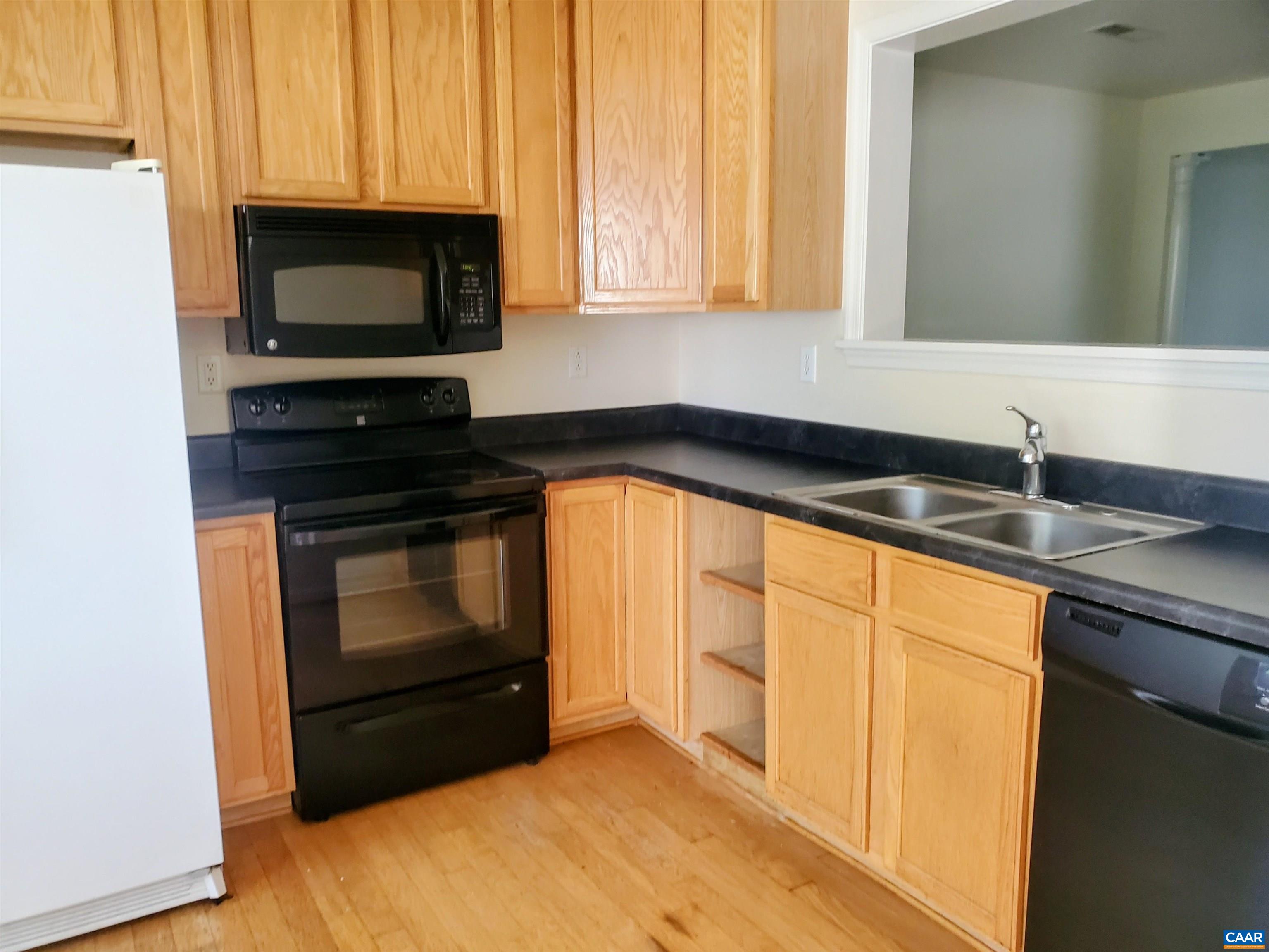 1408 GLENSIDE GREEN, CHARLOTTESVILLE, Virginia 22901, 3 Bedrooms Bedrooms, ,2 BathroomsBathrooms,Residential,1408 GLENSIDE GREEN,678202 MLS # 678202