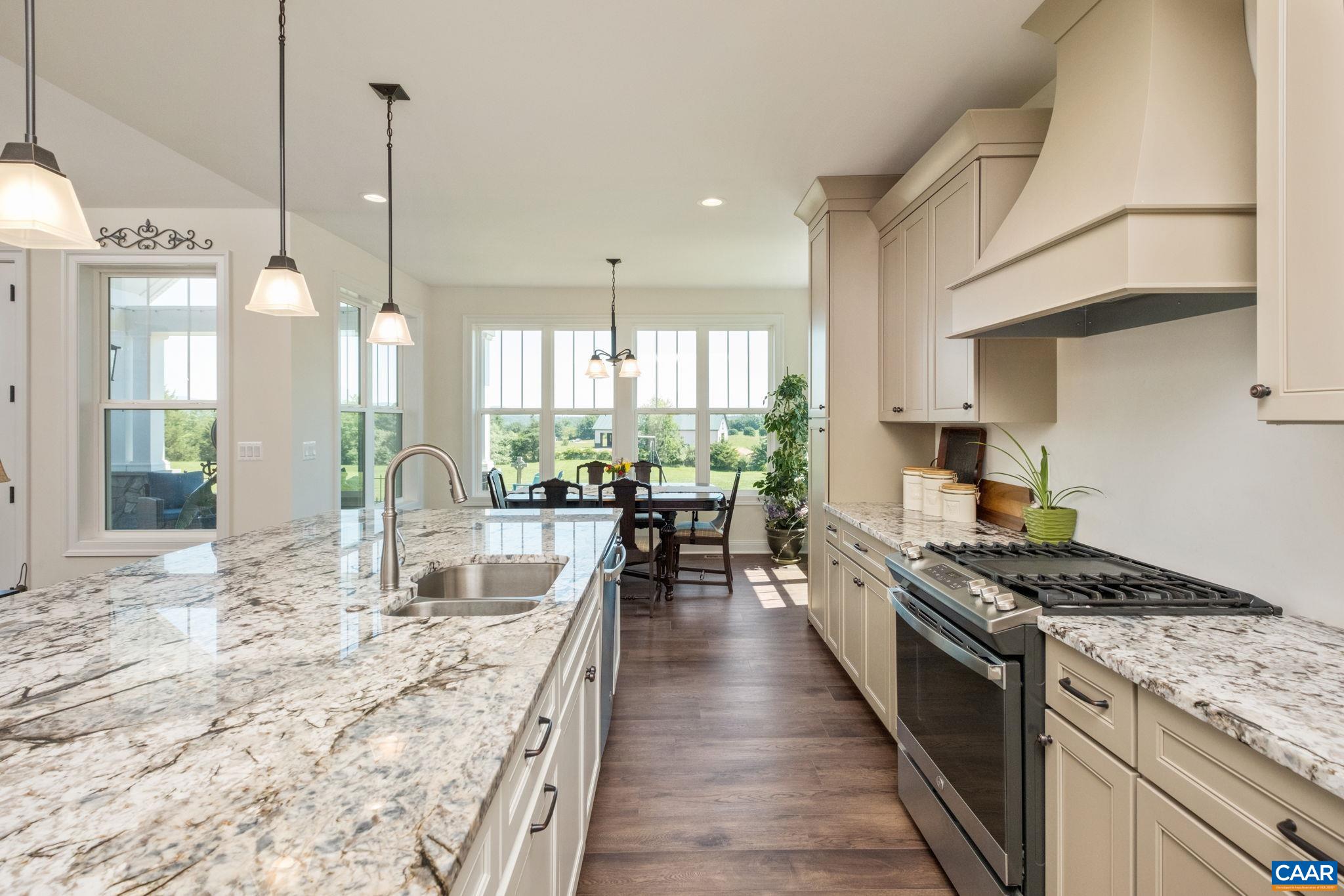 Easy flow for workspace, with plenty of countertop space. Easy flow for workspace, with plenty of countertop space.