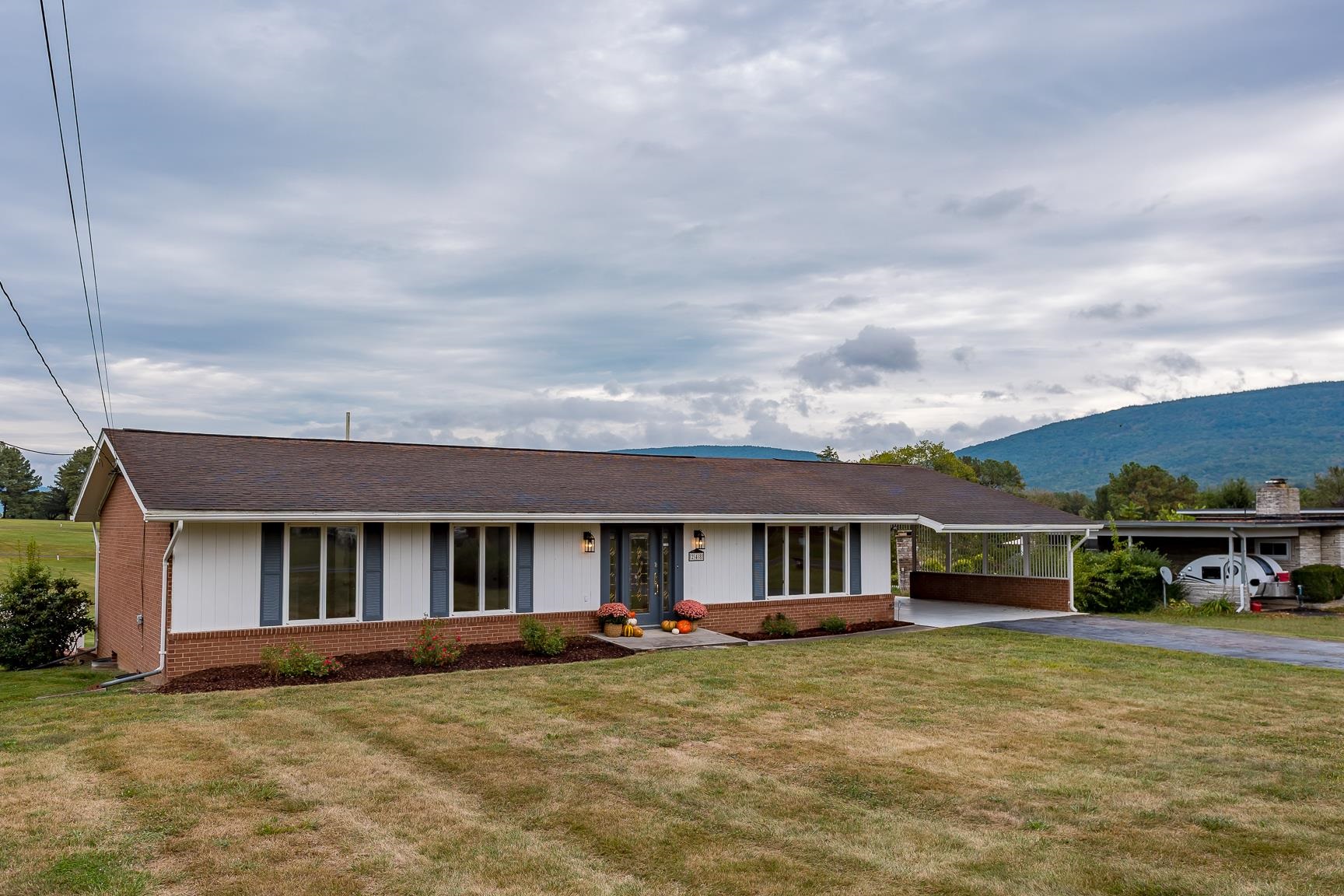 248 SHENVALEE DR, NEW MARKET, Virginia 22844, 4 Bedrooms Bedrooms, ,2 BathroomsBathrooms,Residential,248 SHENVALEE DR,669551 MLS # 669551