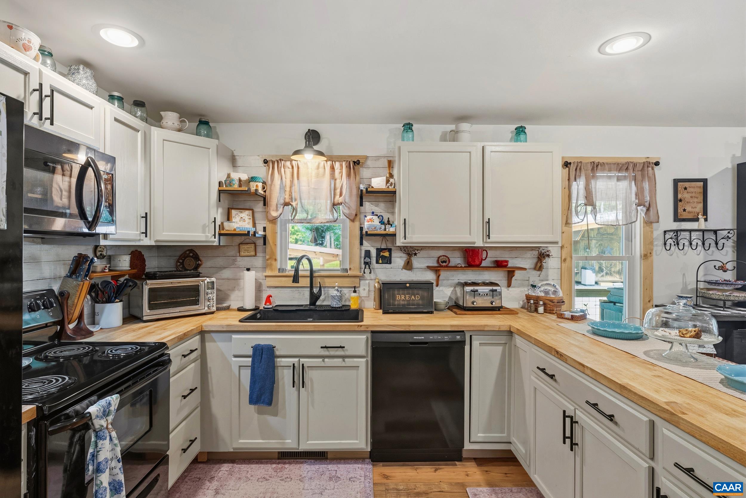 1426 FIREHOUSE RD, BUCKINGHAM, Virginia 23921, 2 Bedrooms Bedrooms, ,2 BathroomsBathrooms,Residential,1426 FIREHOUSE RD,677605 MLS # 677605 1426 FIREHOUSE RD, BUCKINGHAM, Virginia 23921, 2 Bedrooms Bedrooms, ,2 BathroomsBathrooms,Residential,1426 FIREHOUSE RD,677605 MLS # 677605