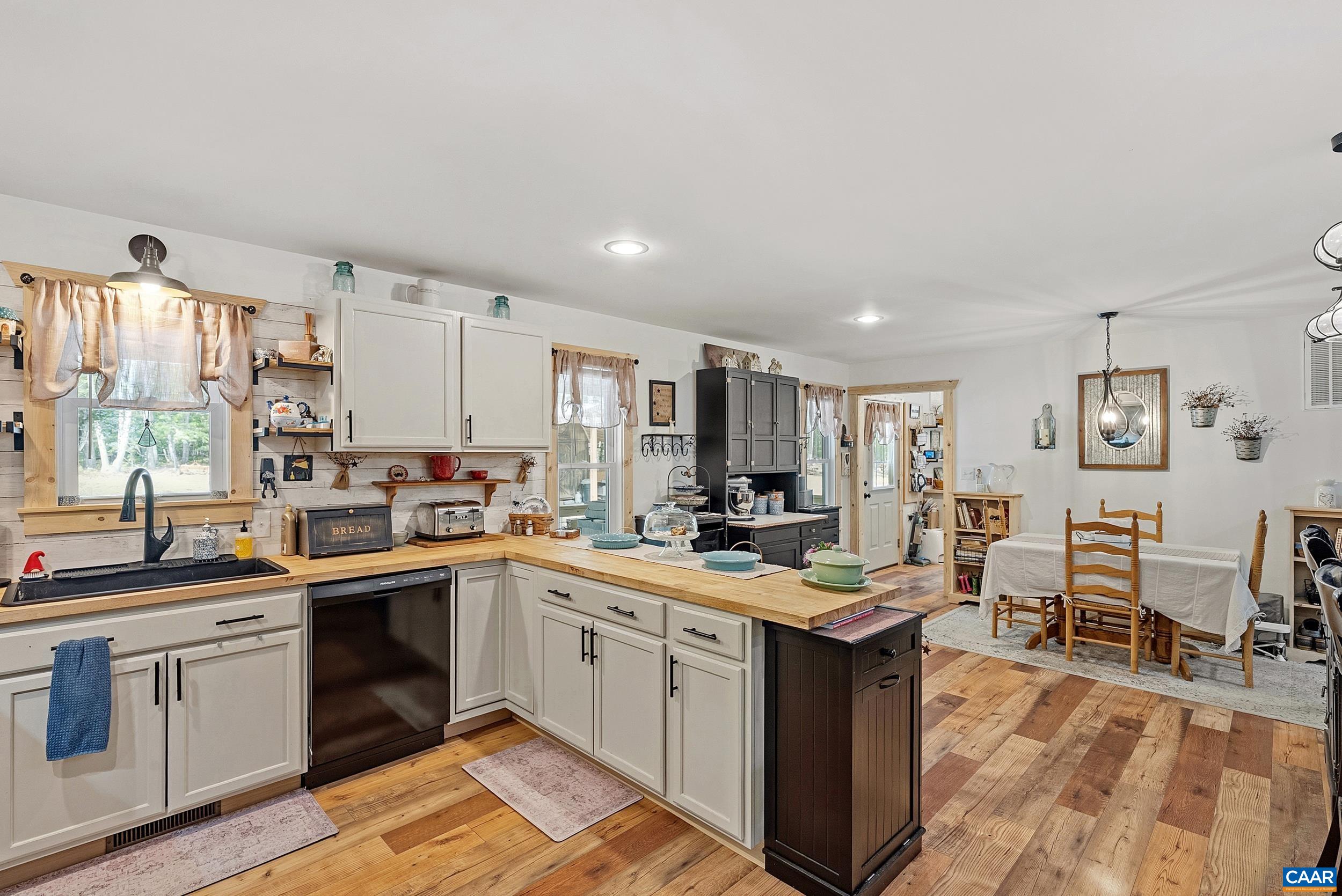 1426 FIREHOUSE RD, BUCKINGHAM, Virginia 23921, 2 Bedrooms Bedrooms, ,2 BathroomsBathrooms,Residential,1426 FIREHOUSE RD,677605 MLS # 677605 1426 FIREHOUSE RD, BUCKINGHAM, Virginia 23921, 2 Bedrooms Bedrooms, ,2 BathroomsBathrooms,Residential,1426 FIREHOUSE RD,677605 MLS # 677605