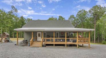 1426 FIREHOUSE RD, BUCKINGHAM, Virginia 23921, 2 Bedrooms Bedrooms, ,2 BathroomsBathrooms,Residential,1426 FIREHOUSE RD,677605 MLS # 677605