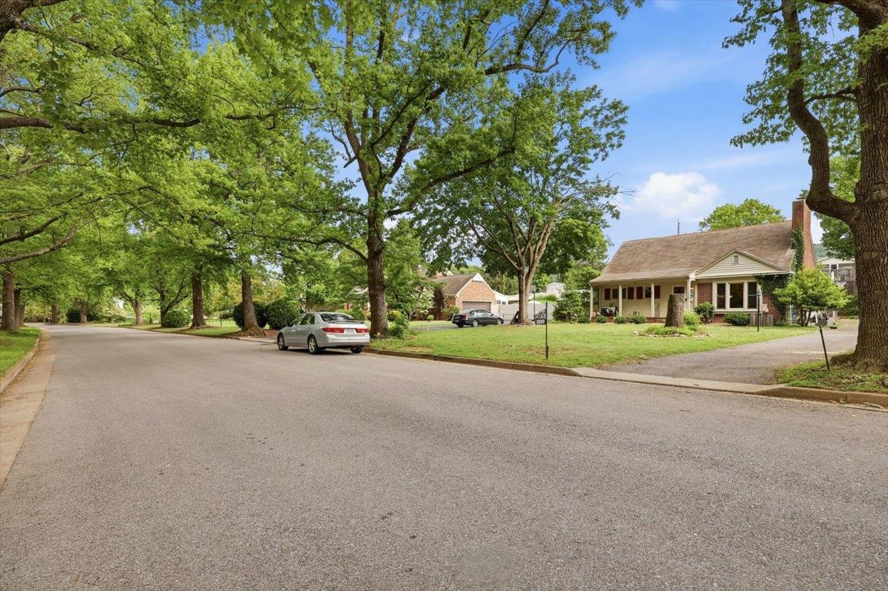 1030 WOODROW AVE, WAYNESBORO, Virginia 22980, 4 Bedrooms Bedrooms, ,2 BathroomsBathrooms,Residential,1030 WOODROW AVE,678212 MLS # 678212 1030 WOODROW AVE, WAYNESBORO, Virginia 22980, 4 Bedrooms Bedrooms, ,2 BathroomsBathrooms,Residential,1030 WOODROW AVE,678212 MLS # 678212
