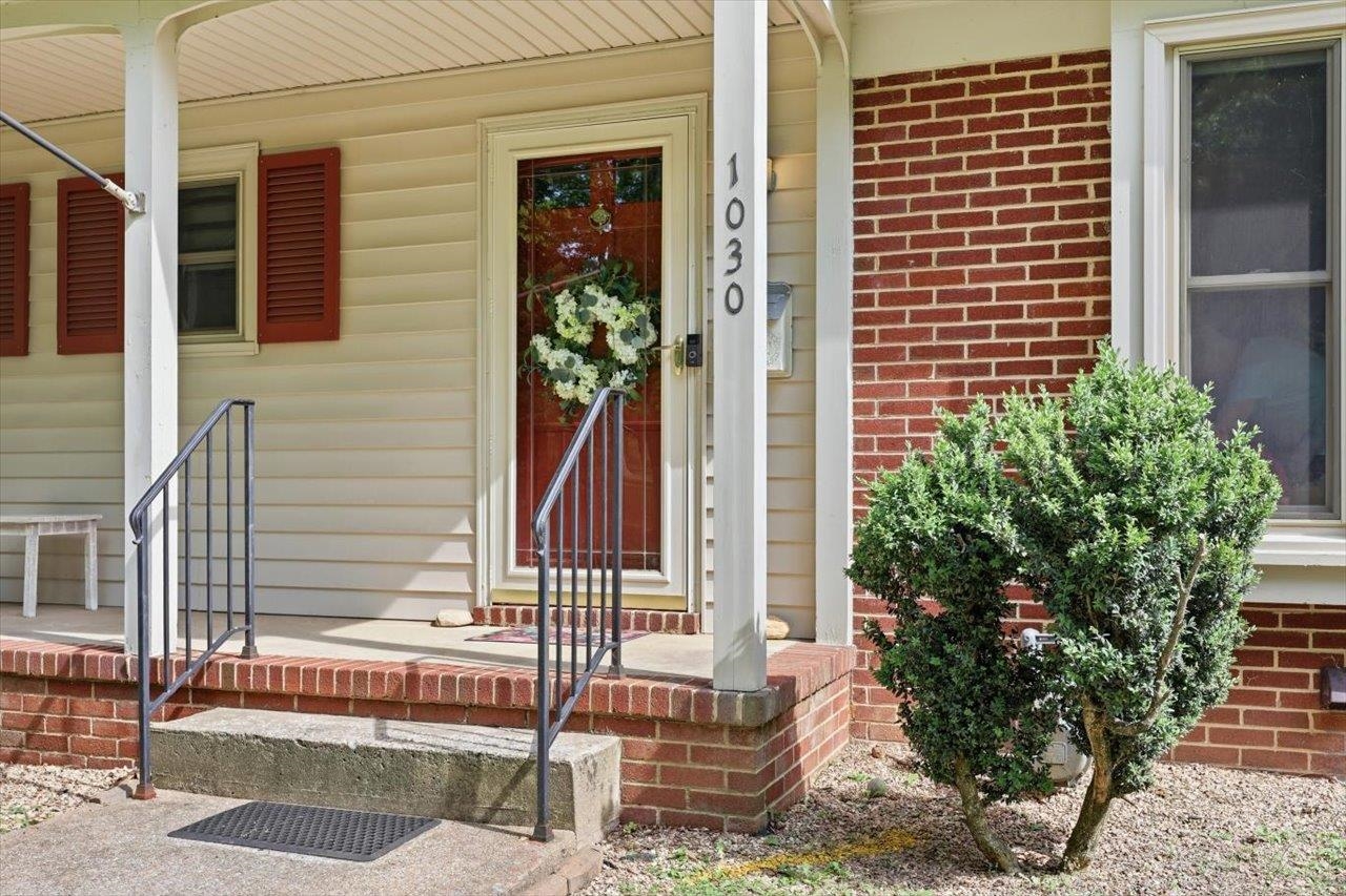 1030 WOODROW AVE, WAYNESBORO, Virginia 22980, 4 Bedrooms Bedrooms, ,2 BathroomsBathrooms,Residential,1030 WOODROW AVE,678212 MLS # 678212 1030 WOODROW AVE, WAYNESBORO, Virginia 22980, 4 Bedrooms Bedrooms, ,2 BathroomsBathrooms,Residential,1030 WOODROW AVE,678212 MLS # 678212