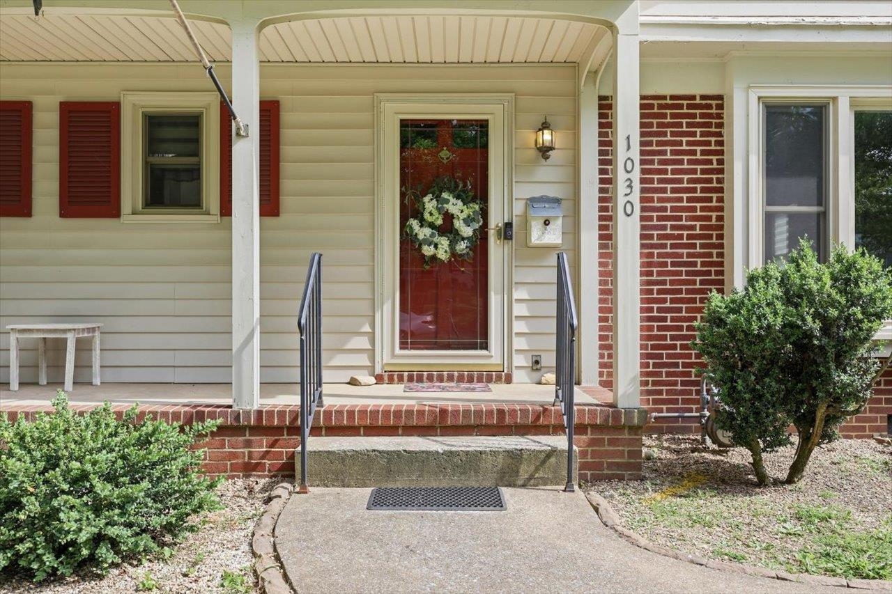 1030 WOODROW AVE, WAYNESBORO, Virginia 22980, 4 Bedrooms Bedrooms, ,2 BathroomsBathrooms,Residential,1030 WOODROW AVE,678212 MLS # 678212 1030 WOODROW AVE, WAYNESBORO, Virginia 22980, 4 Bedrooms Bedrooms, ,2 BathroomsBathrooms,Residential,1030 WOODROW AVE,678212 MLS # 678212