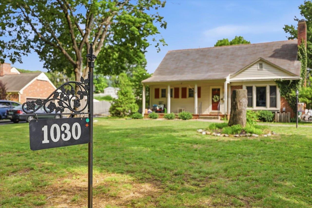1030 WOODROW AVE, WAYNESBORO, Virginia 22980, 4 Bedrooms Bedrooms, ,2 BathroomsBathrooms,Residential,1030 WOODROW AVE,678212 MLS # 678212 1030 WOODROW AVE, WAYNESBORO, Virginia 22980, 4 Bedrooms Bedrooms, ,2 BathroomsBathrooms,Residential,1030 WOODROW AVE,678212 MLS # 678212