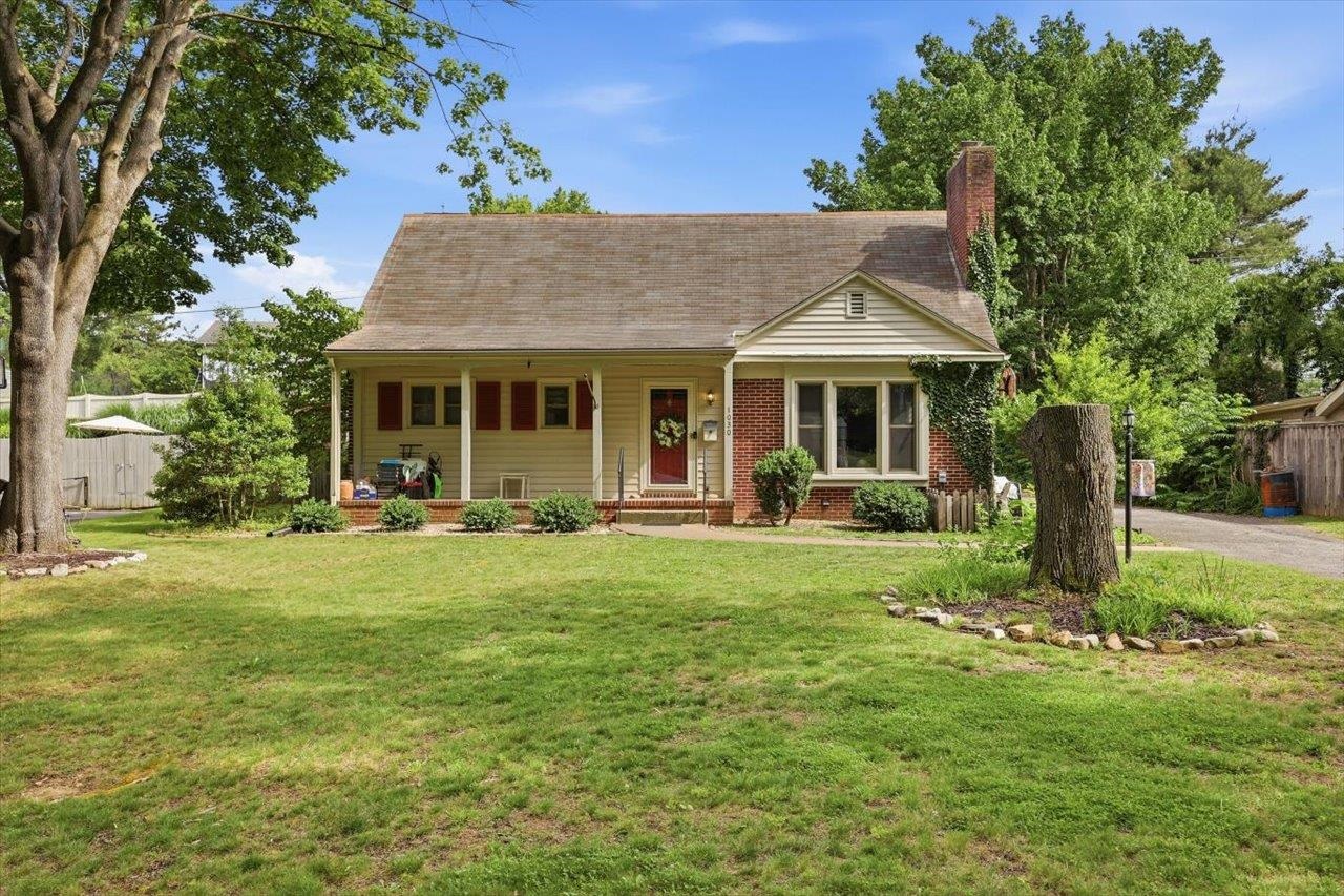 1030 WOODROW AVE, WAYNESBORO, Virginia 22980, 4 Bedrooms Bedrooms, ,2 BathroomsBathrooms,Residential,1030 WOODROW AVE,678212 MLS # 678212 1030 WOODROW AVE, WAYNESBORO, Virginia 22980, 4 Bedrooms Bedrooms, ,2 BathroomsBathrooms,Residential,1030 WOODROW AVE,678212 MLS # 678212
