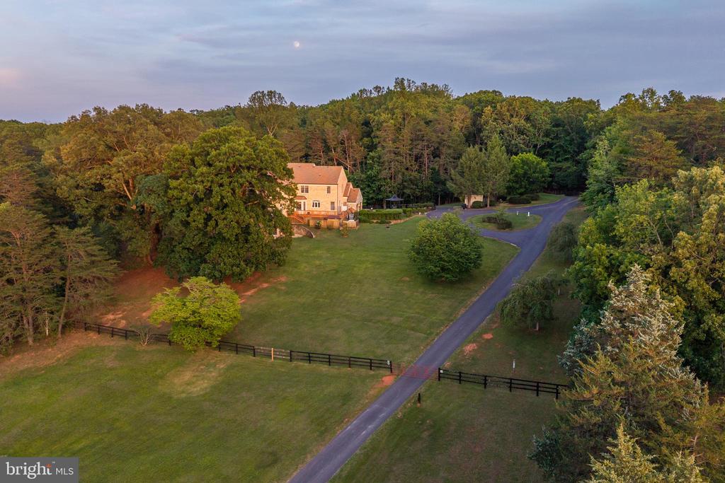 1636 MILTON RD, CHARLOTTESVILLE, Virginia 22902, 7 Bedrooms Bedrooms, ,5 BathroomsBathrooms,Residential,1636 MILTON RD,VAAB2001184 MLS # VAAB2001184 1636 MILTON RD, CHARLOTTESVILLE, Virginia 22902, 7 Bedrooms Bedrooms, ,5 BathroomsBathrooms,Residential,1636 MILTON RD,VAAB2001184 MLS # VAAB2001184