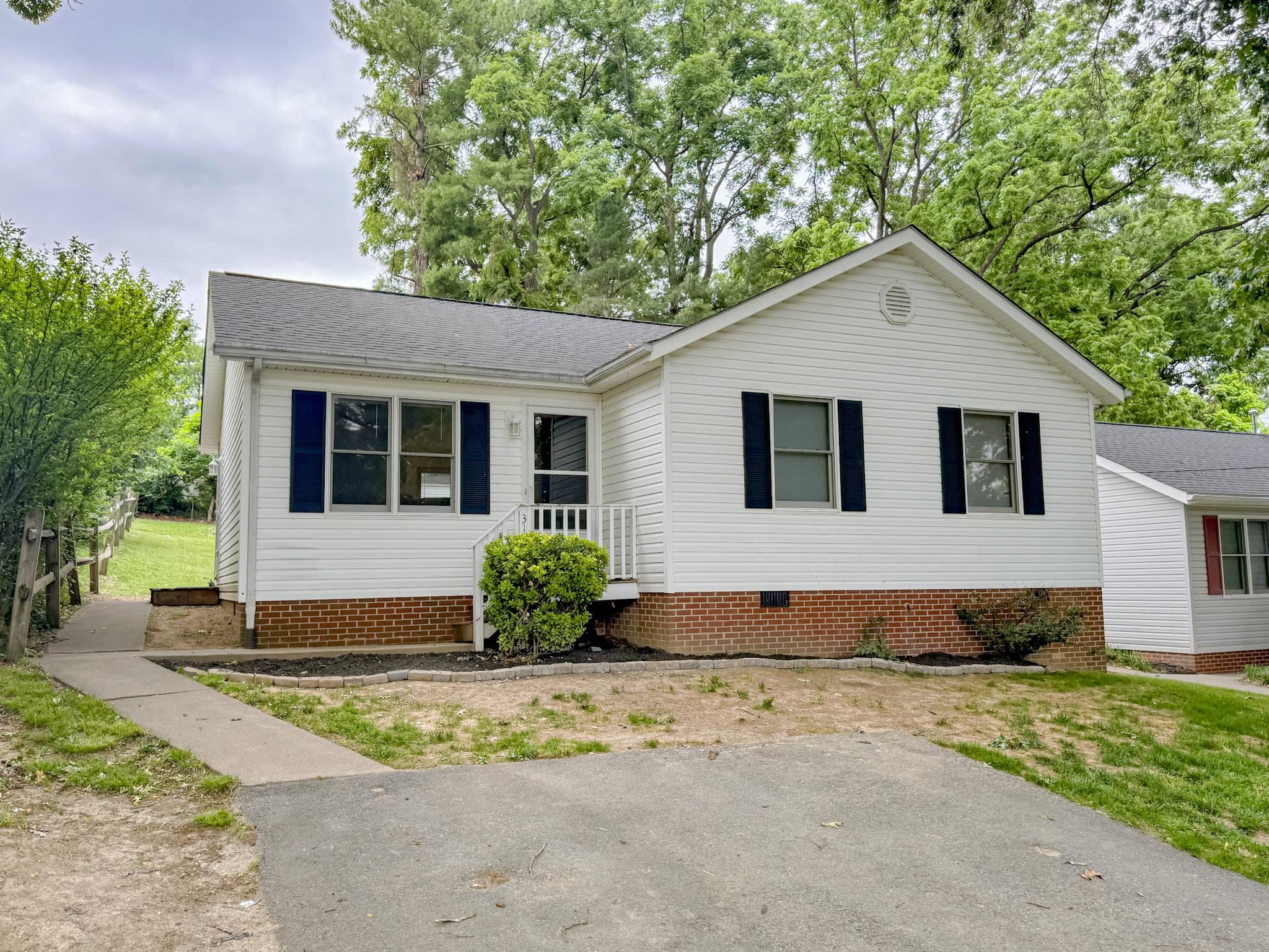 319 WESTWOOD BLVD, STAUNTON, Virginia 24401, 3 Bedrooms Bedrooms, ,2 BathroomsBathrooms,Residential,319 WESTWOOD BLVD,678236 MLS # 678236 319 WESTWOOD BLVD, STAUNTON, Virginia 24401, 3 Bedrooms Bedrooms, ,2 BathroomsBathrooms,Residential,319 WESTWOOD BLVD,678236 MLS # 678236