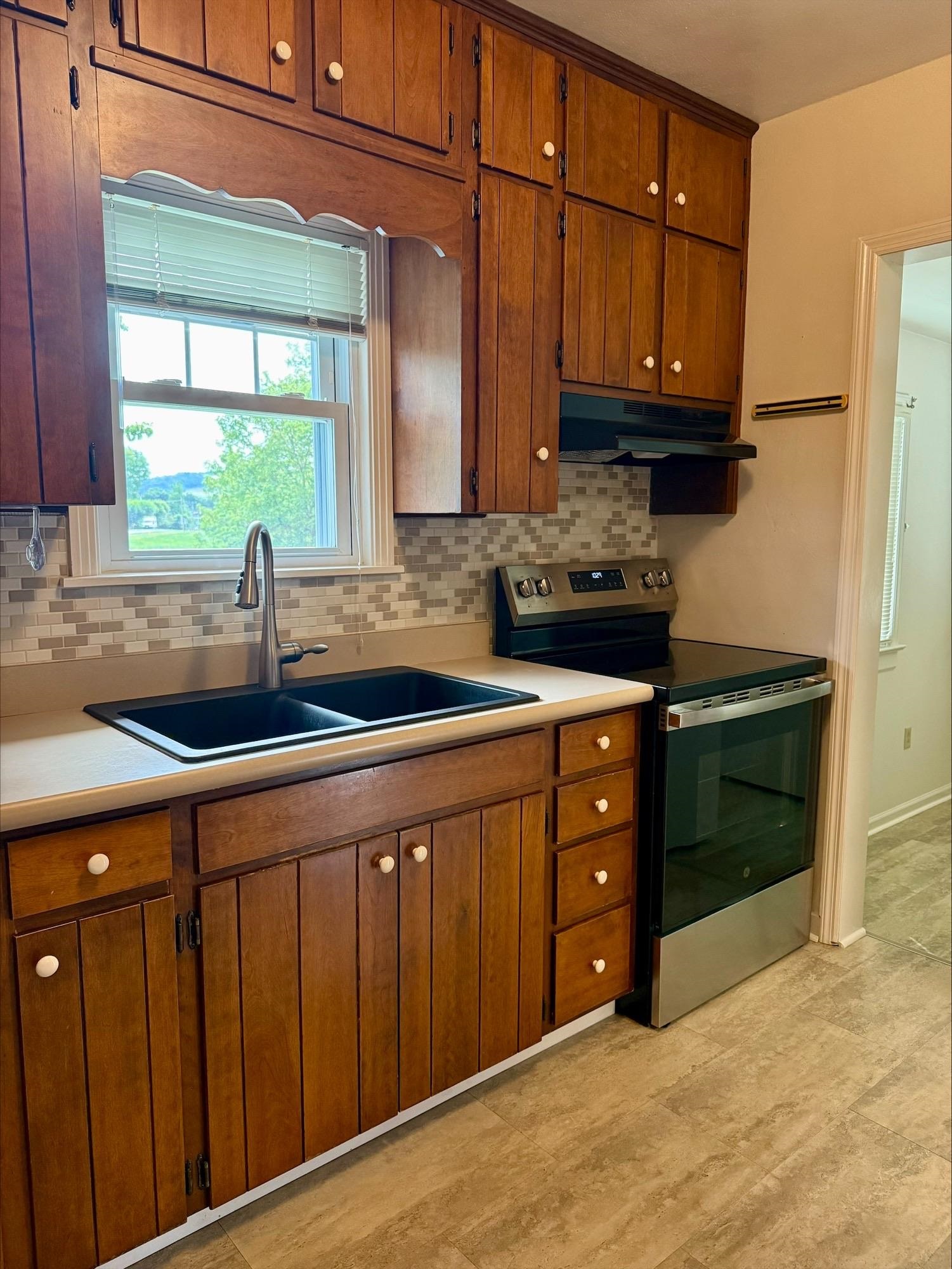 635 MASON ST, DAYTON, Virginia 22821, 3 Bedrooms Bedrooms, ,1 BathroomBathrooms,Residential,635 MASON ST,678240 MLS # 678240