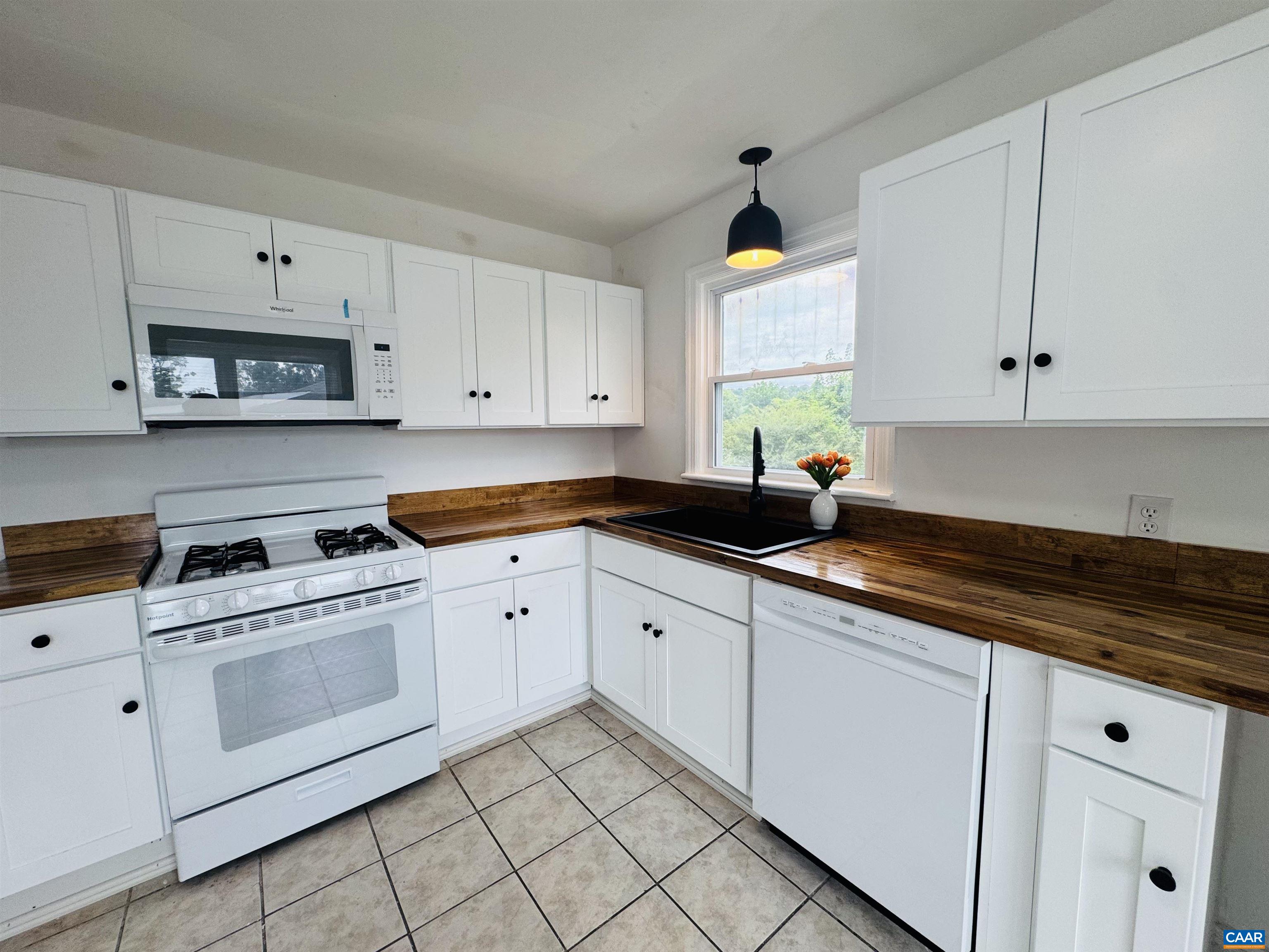 1607 SKYMONT CR, STAUNTON, Virginia 24401, 4 Bedrooms Bedrooms, ,1 BathroomBathrooms,Residential,Renovated cutie!,1607 SKYMONT CR,678250 MLS # 678250 1607 SKYMONT CR, STAUNTON, Virginia 24401, 4 Bedrooms Bedrooms, ,1 BathroomBathrooms,Residential,Renovated cutie!,1607 SKYMONT CR,678250 MLS # 678250