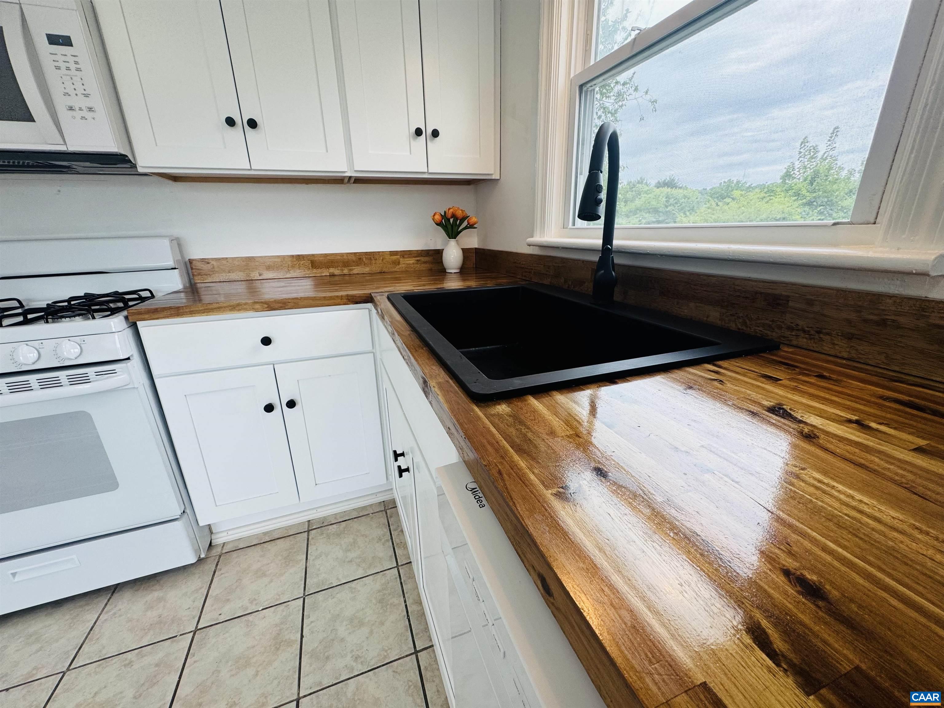 1607 SKYMONT CR, STAUNTON, Virginia 24401, 4 Bedrooms Bedrooms, ,1 BathroomBathrooms,Residential,Renovated cutie!,1607 SKYMONT CR,678250 MLS # 678250 1607 SKYMONT CR, STAUNTON, Virginia 24401, 4 Bedrooms Bedrooms, ,1 BathroomBathrooms,Residential,Renovated cutie!,1607 SKYMONT CR,678250 MLS # 678250