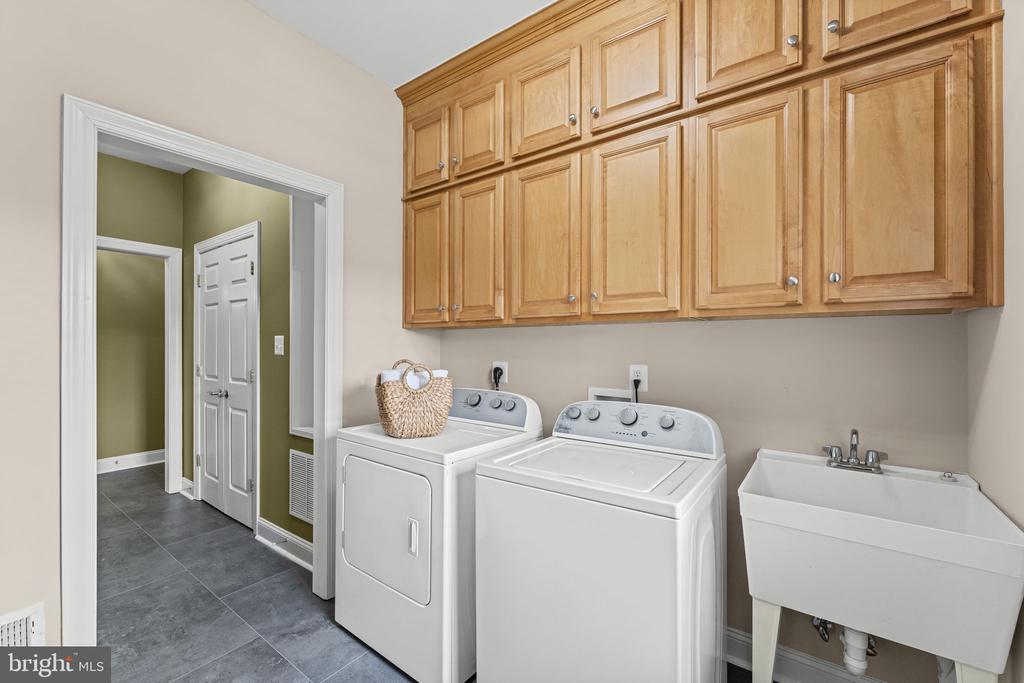 6272 BLACKWELL RD, WARRENTON, Virginia 20187, 6 Bedrooms Bedrooms, ,5 BathroomsBathrooms,Residential,6272 BLACKWELL RD,VAFQ2022178 MLS # VAFQ2022178 6272 BLACKWELL RD, WARRENTON, Virginia 20187, 6 Bedrooms Bedrooms, ,5 BathroomsBathrooms,Residential,6272 BLACKWELL RD,VAFQ2022178 MLS # VAFQ2022178