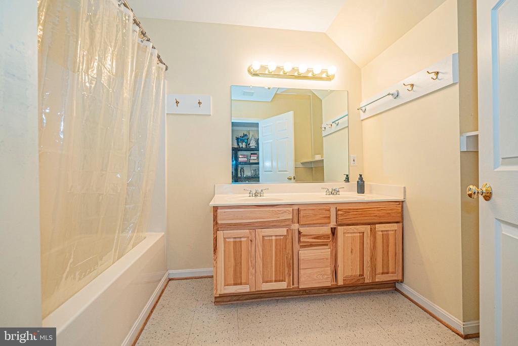 127 SMITH HERITAGE LN, BOSTON, Virginia 22713, 5 Bedrooms Bedrooms, ,4 BathroomsBathrooms,Residential,127 SMITH HERITAGE LN,VARP2002684 MLS # VARP2002684 127 SMITH HERITAGE LN, BOSTON, Virginia 22713, 5 Bedrooms Bedrooms, ,4 BathroomsBathrooms,Residential,127 SMITH HERITAGE LN,VARP2002684 MLS # VARP2002684