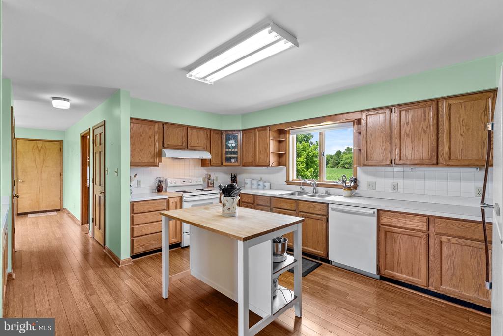 11889 CEMETERY RD, REMINGTON, Virginia 22734, 3 Bedrooms Bedrooms, ,2 BathroomsBathrooms,Residential,11889 CEMETERY RD,VAFQ2022476 MLS # VAFQ2022476