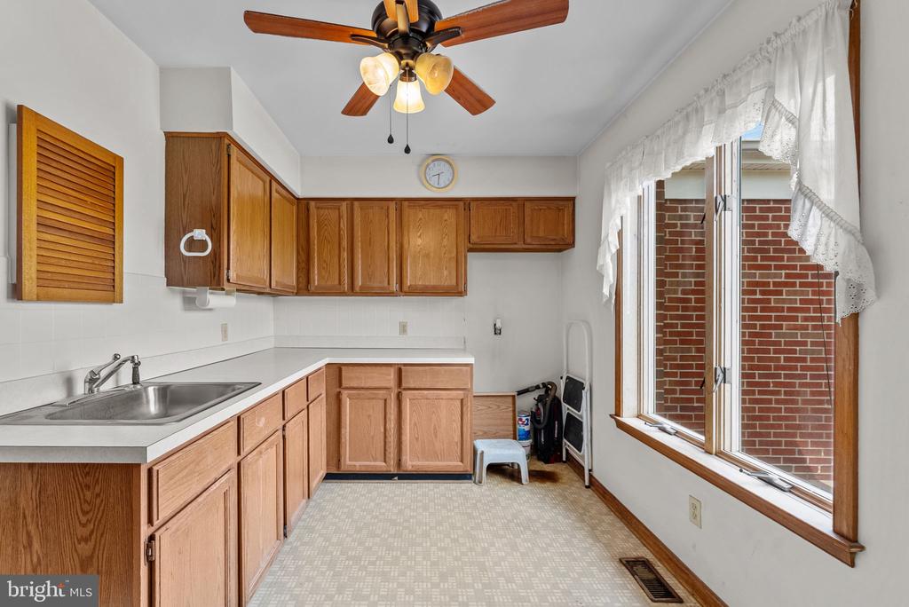 11889 CEMETERY RD, REMINGTON, Virginia 22734, 3 Bedrooms Bedrooms, ,2 BathroomsBathrooms,Residential,11889 CEMETERY RD,VAFQ2022476 MLS # VAFQ2022476