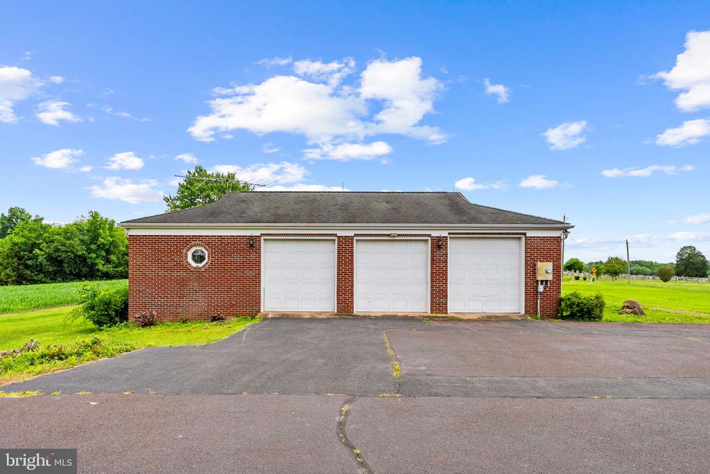 11889 CEMETERY RD, REMINGTON, Virginia 22734, 3 Bedrooms Bedrooms, ,2 BathroomsBathrooms,Residential,11889 CEMETERY RD,VAFQ2022476 MLS # VAFQ2022476