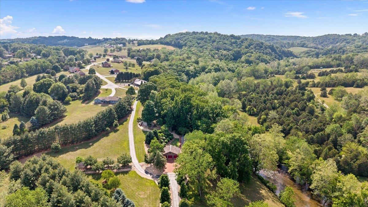 356 RIVER VIEW DR, VERONA, Virginia 24482, 4 Bedrooms Bedrooms, ,3 BathroomsBathrooms,Residential,356 RIVER VIEW DR,677637 MLS # 677637 356 RIVER VIEW DR, VERONA, Virginia 24482, 4 Bedrooms Bedrooms, ,3 BathroomsBathrooms,Residential,356 RIVER VIEW DR,677637 MLS # 677637