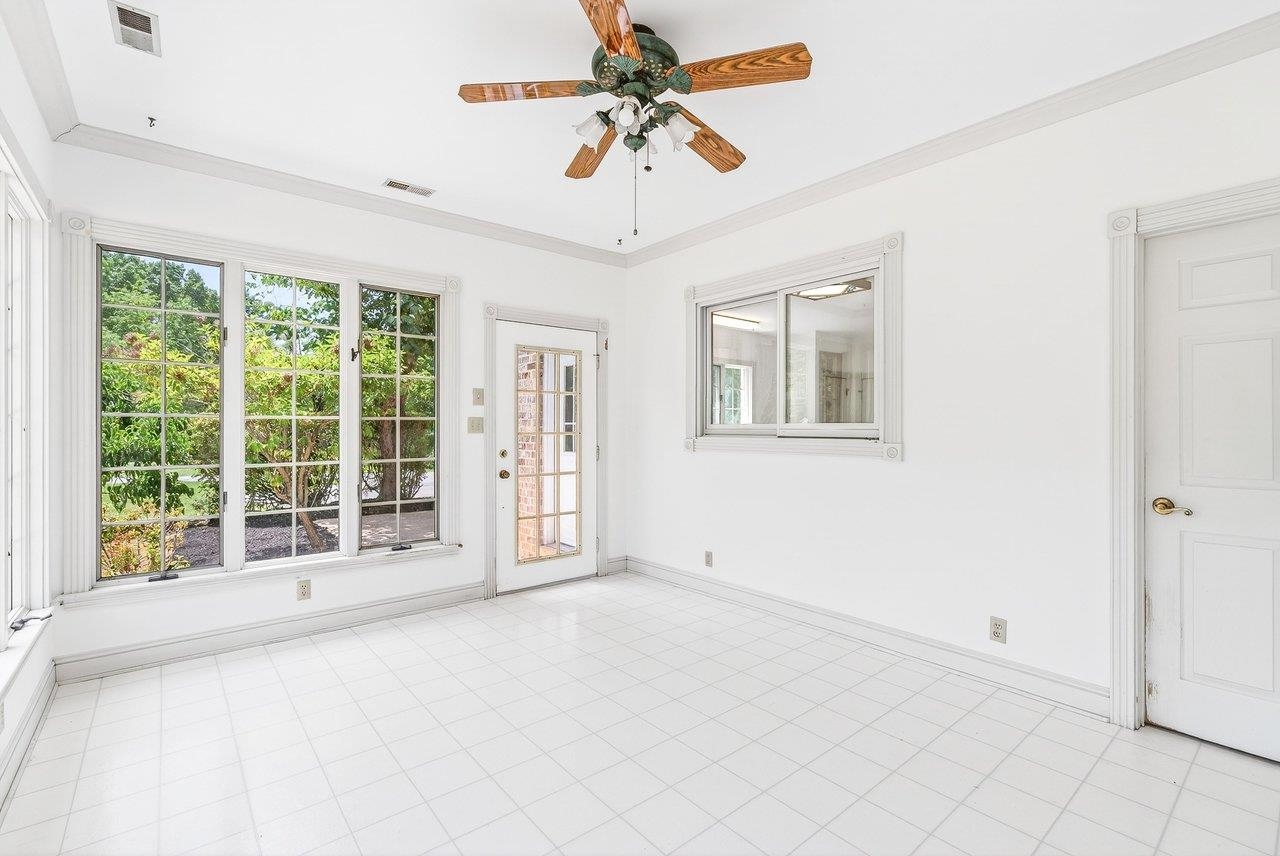 609 LIME KILN DR, ROCKINGHAM, Virginia 22802, 5 Bedrooms Bedrooms, ,4 BathroomsBathrooms,Residential,609 LIME KILN DR,678255 MLS # 678255 609 LIME KILN DR, ROCKINGHAM, Virginia 22802, 5 Bedrooms Bedrooms, ,4 BathroomsBathrooms,Residential,609 LIME KILN DR,678255 MLS # 678255
