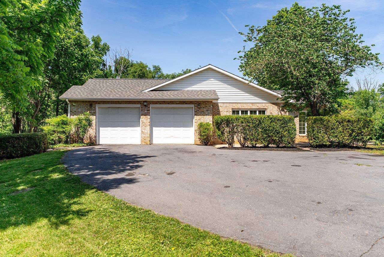 609 LIME KILN DR, ROCKINGHAM, Virginia 22802, 5 Bedrooms Bedrooms, ,4 BathroomsBathrooms,Residential,609 LIME KILN DR,678255 MLS # 678255 609 LIME KILN DR, ROCKINGHAM, Virginia 22802, 5 Bedrooms Bedrooms, ,4 BathroomsBathrooms,Residential,609 LIME KILN DR,678255 MLS # 678255