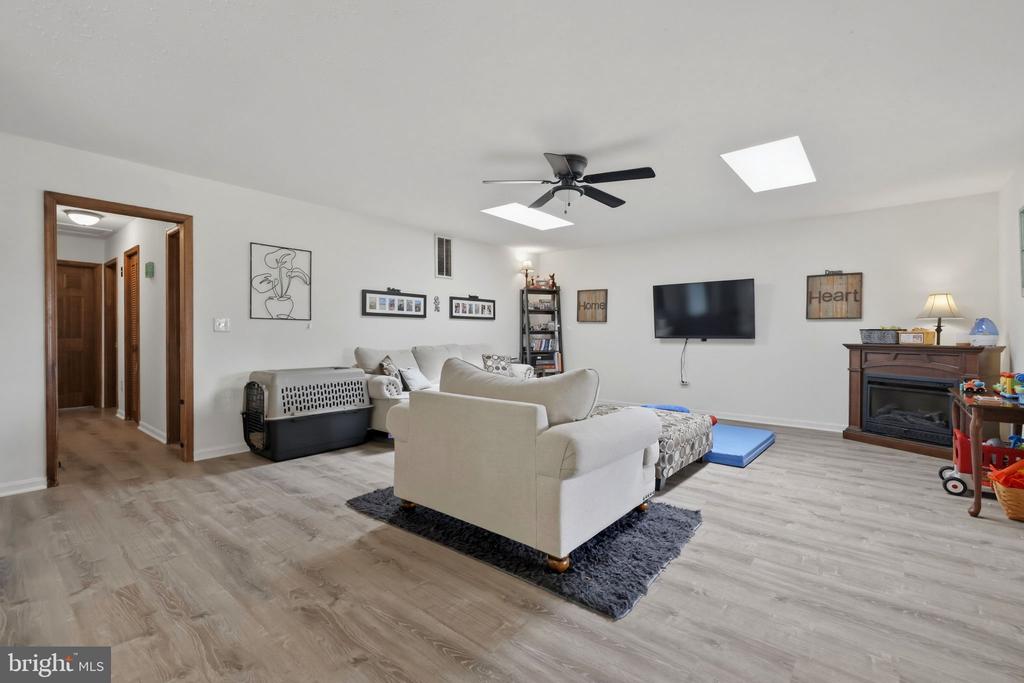 7313 COVINGTONS CORNER RD, BEALETON, Virginia 22712, 3 Bedrooms Bedrooms, ,2 BathroomsBathrooms,Residential,7313 COVINGTONS CORNER RD,VAFQ2022478 MLS # VAFQ2022478 7313 COVINGTONS CORNER RD, BEALETON, Virginia 22712, 3 Bedrooms Bedrooms, ,2 BathroomsBathrooms,Residential,7313 COVINGTONS CORNER RD,VAFQ2022478 MLS # VAFQ2022478