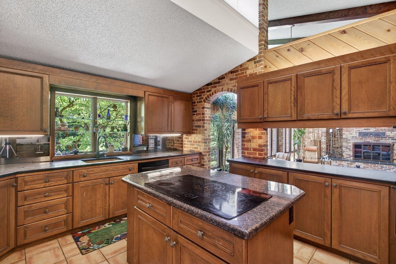 Lots of cabinets and counter space, tile floor and granite counter tops Lots of cabinets and counter space, tile floor and granite counter tops
