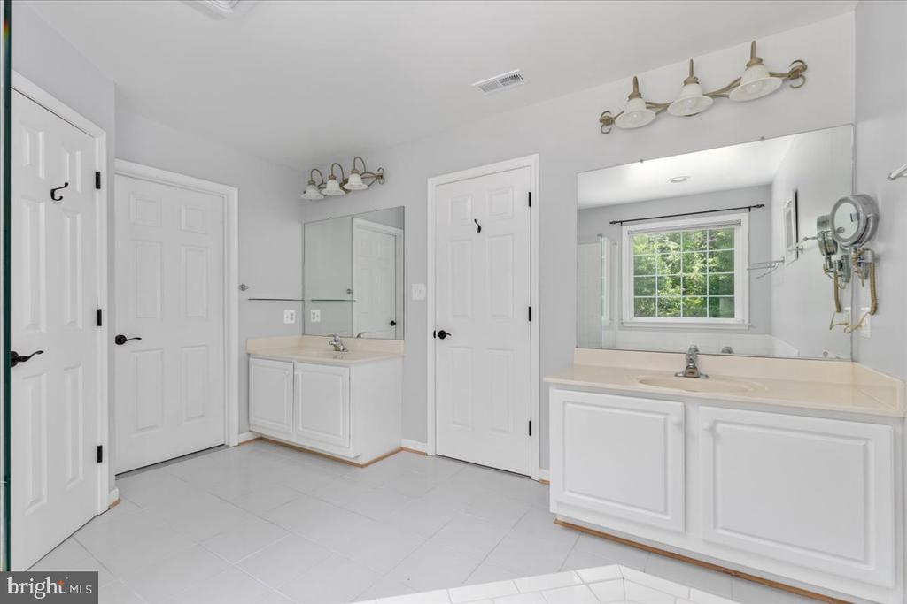 7490 ADMIRAL NELSON DR, WARRENTON, Virginia 20186, 5 Bedrooms Bedrooms, ,2 BathroomsBathrooms,Residential,7490 ADMIRAL NELSON DR,VAFQ2022198 MLS # VAFQ2022198