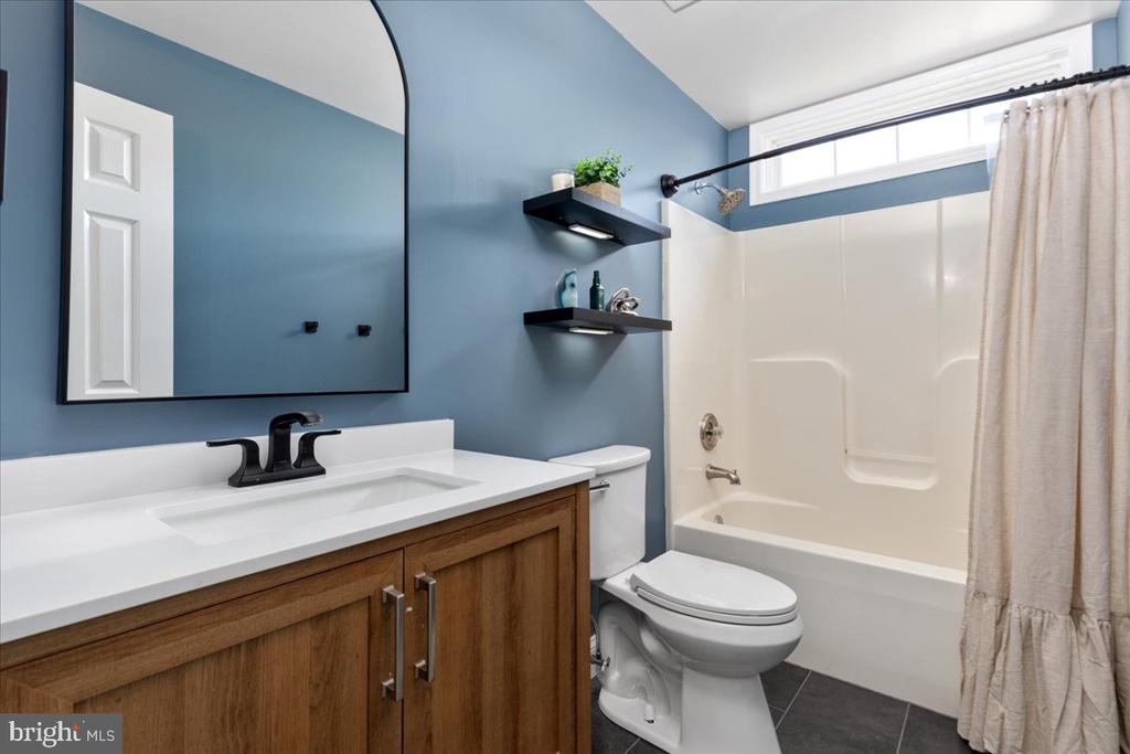 7490 ADMIRAL NELSON DR, WARRENTON, Virginia 20186, 5 Bedrooms Bedrooms, ,2 BathroomsBathrooms,Residential,7490 ADMIRAL NELSON DR,VAFQ2022198 MLS # VAFQ2022198