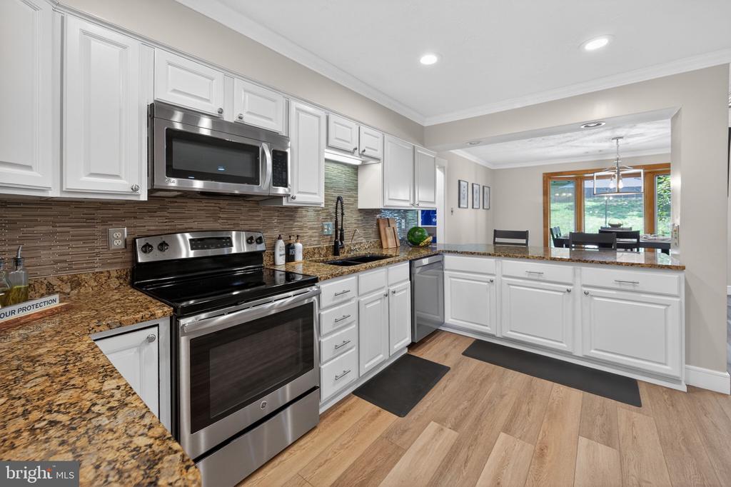 2710 TUCKERS LN, LINDEN, Virginia 22642, 4 Bedrooms Bedrooms, ,3 BathroomsBathrooms,Residential,2710 TUCKERS LN,VAFQ2022470 MLS # VAFQ2022470