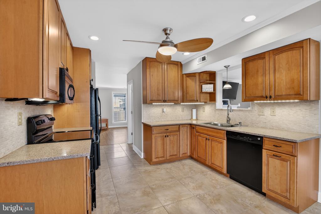 6404 WILLOW POND DR, FREDERICKSBURG, Virginia 22407, 3 Bedrooms Bedrooms, ,2 BathroomsBathrooms,Residential,6404 WILLOW POND DR,VASP2042706 MLS # VASP2042706